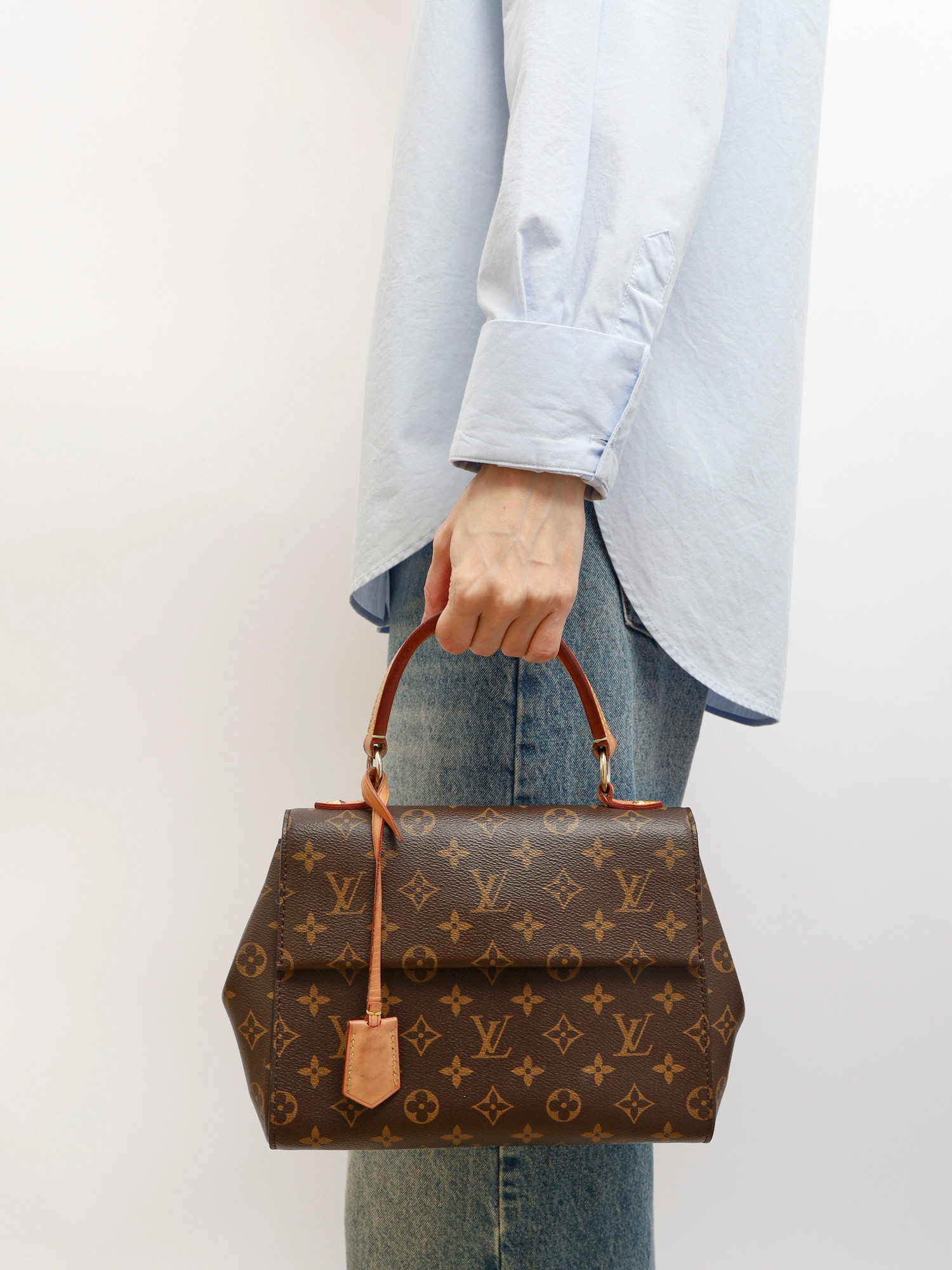 Сумки Louis Vuitton Cluny изображение #2
