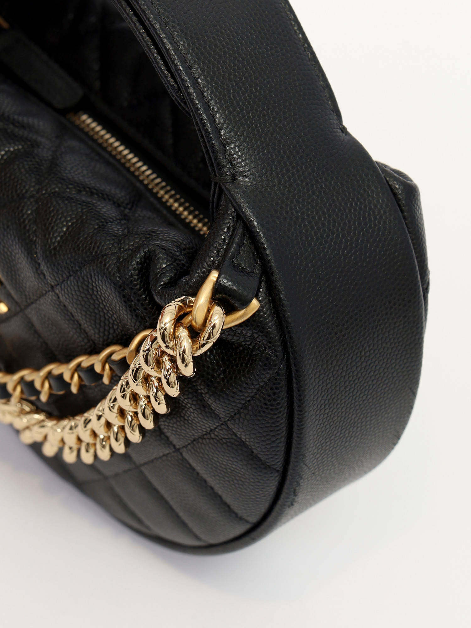 Сумки Chanel Crescent Moon Bag изображение #8