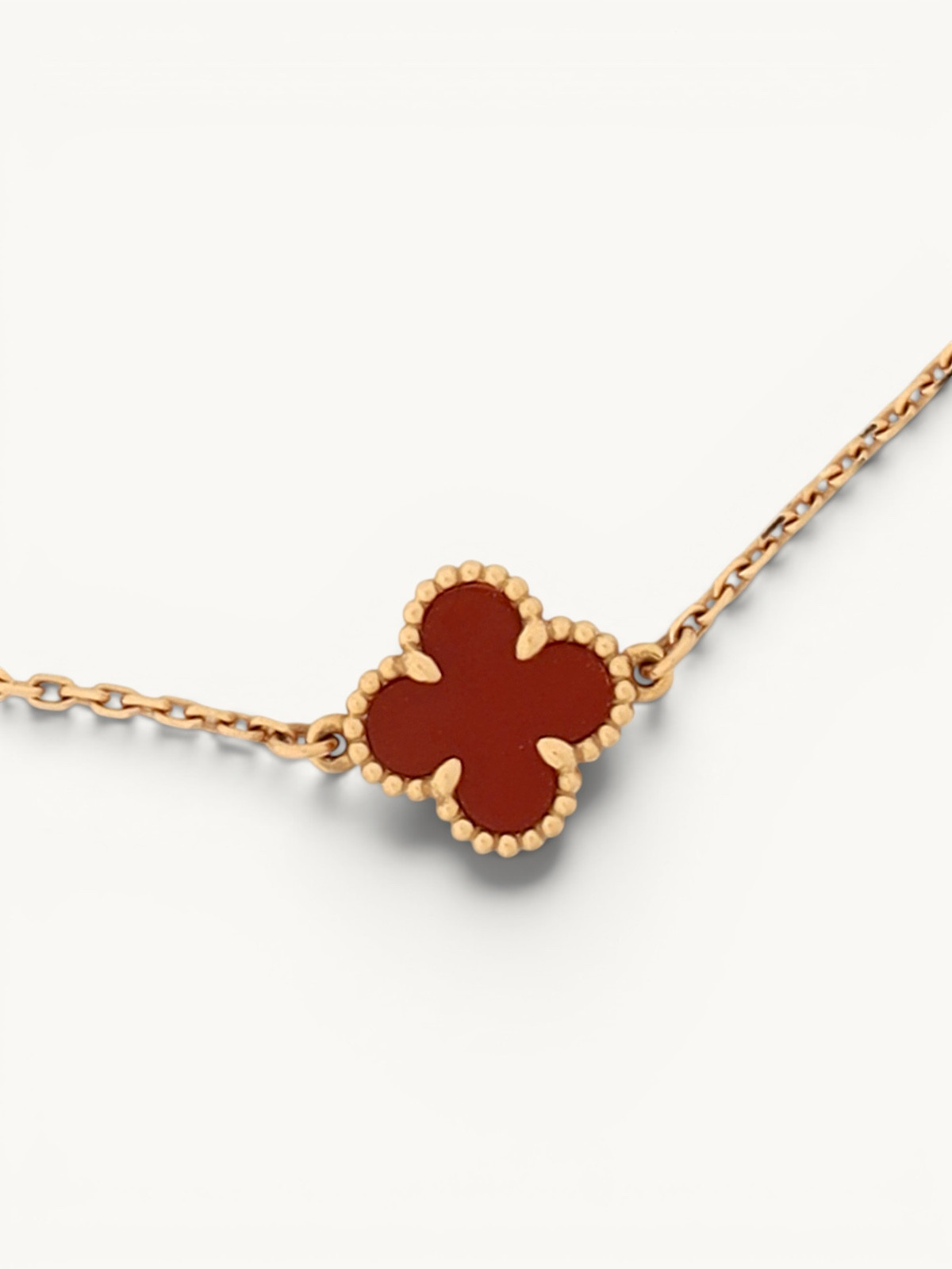 Украшения Van Cleef & Arpels Alhambra изображение #4