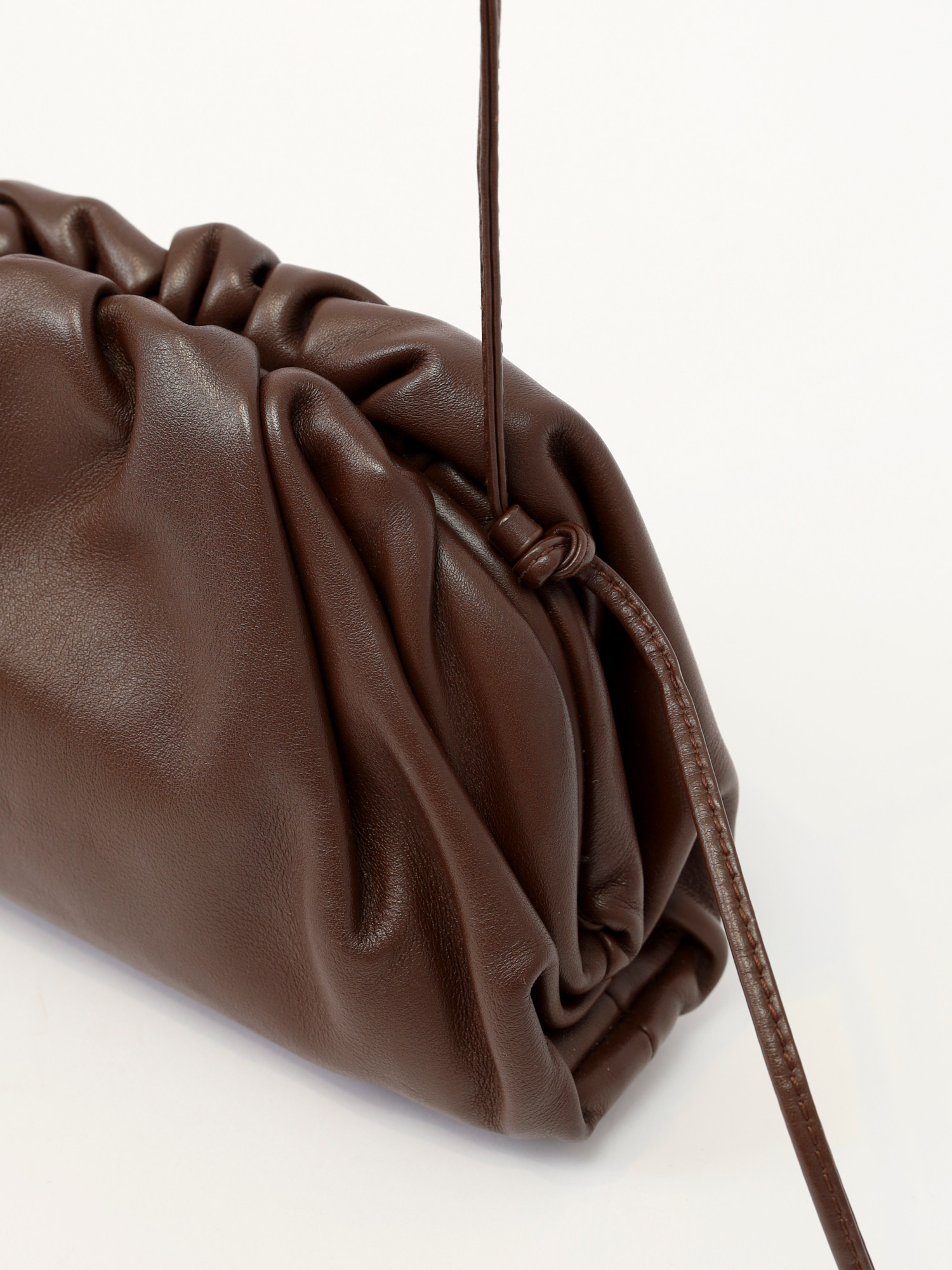 Сумки Bottega Veneta Pouch изображение #7