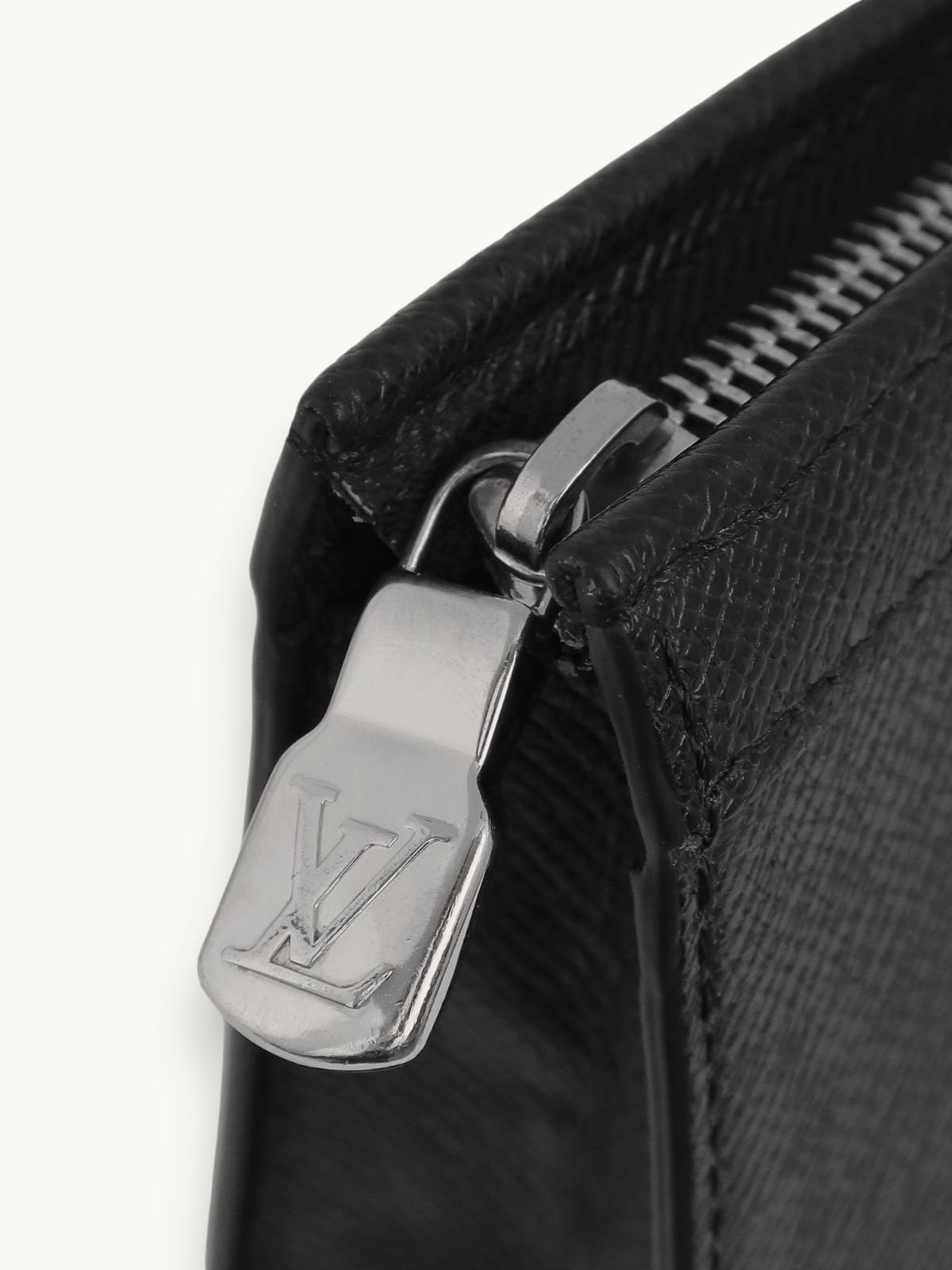 Сумки Louis Vuitton Pochette Voyage изображение #8