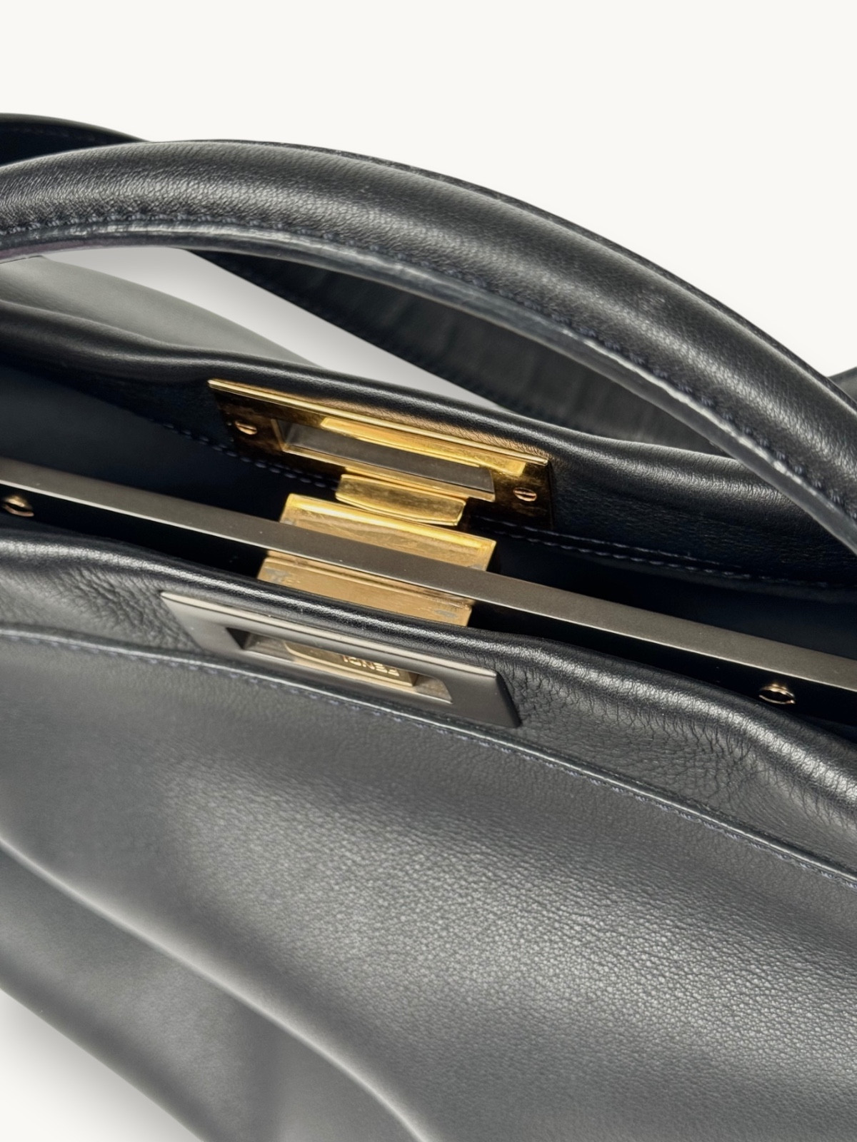 Сумки Fendi Peekaboo изображение #10