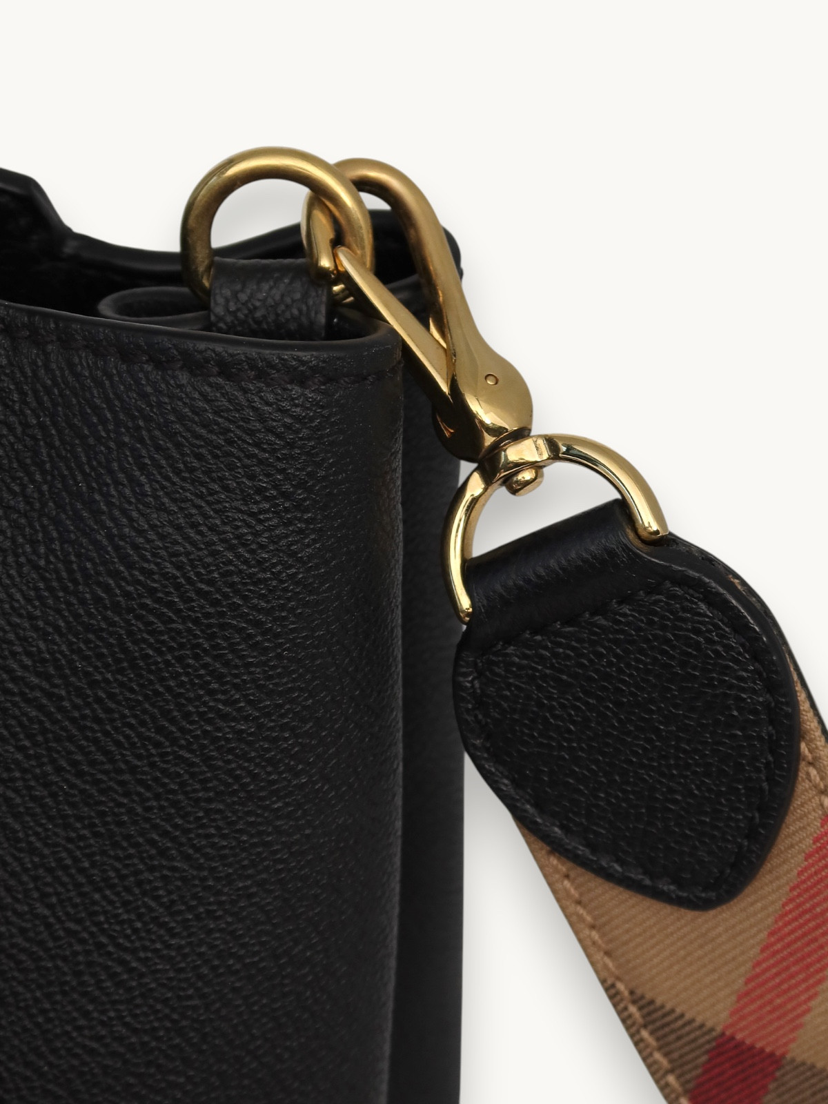 Сумки Burberry Buckle изображение #8