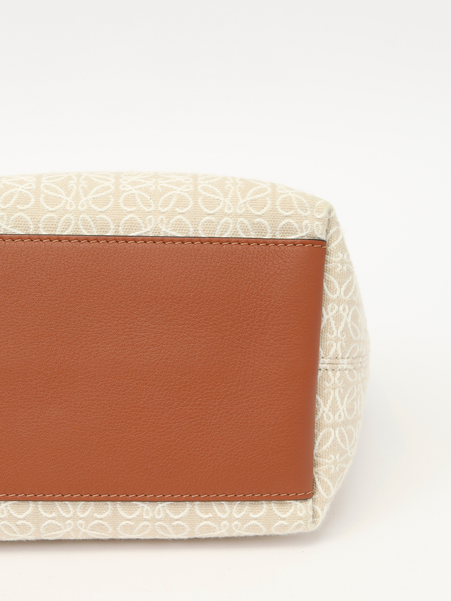 Сумки Loewe Cubi изображение #9