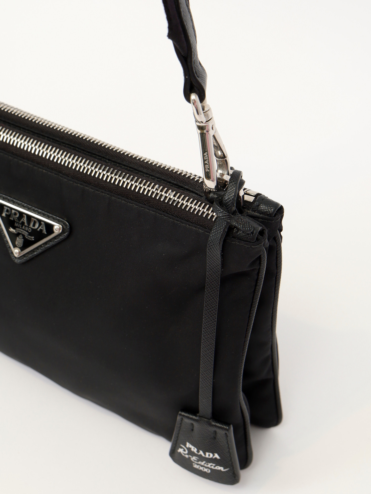 Сумки Prada Re-Edition 2000 изображение #8