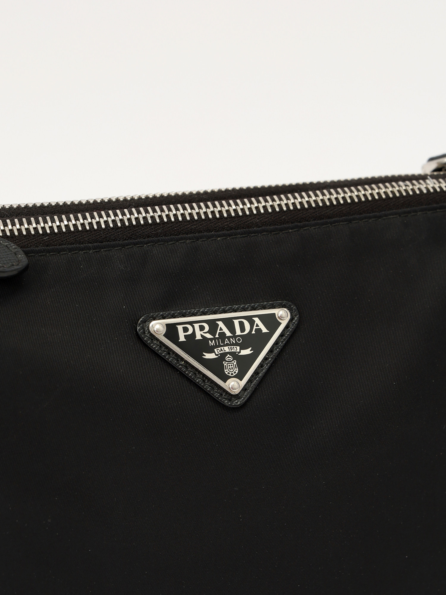 Сумки Prada Re-Edition 2000 изображение #6