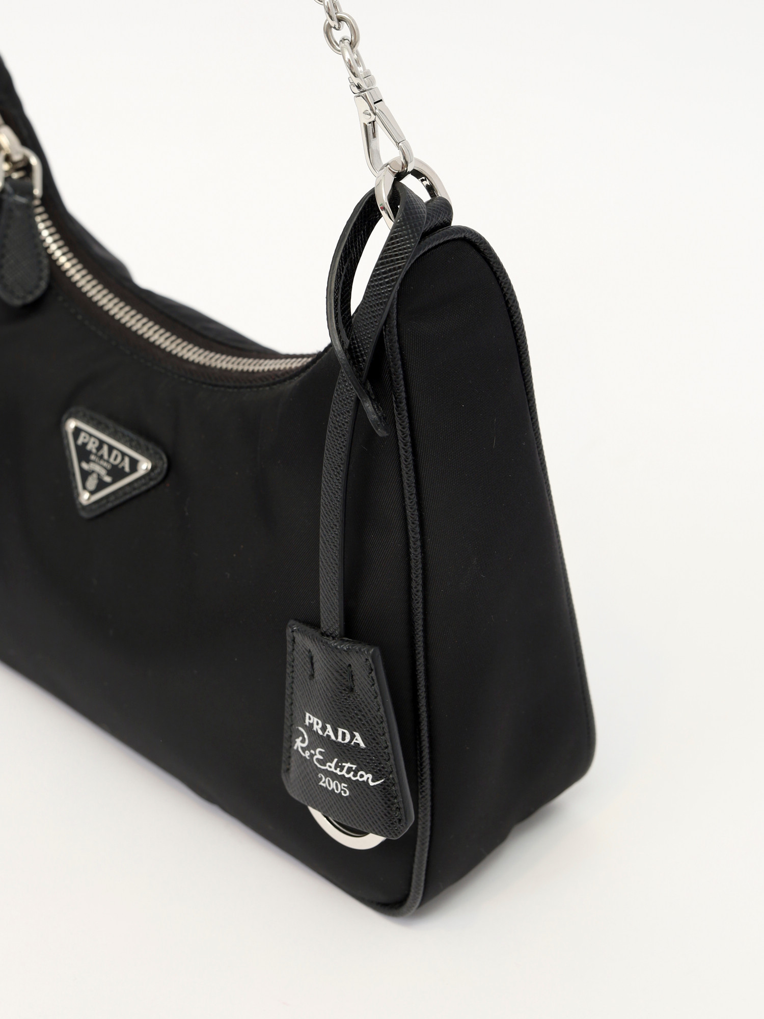 Сумки Prada Re-Edition изображение #8