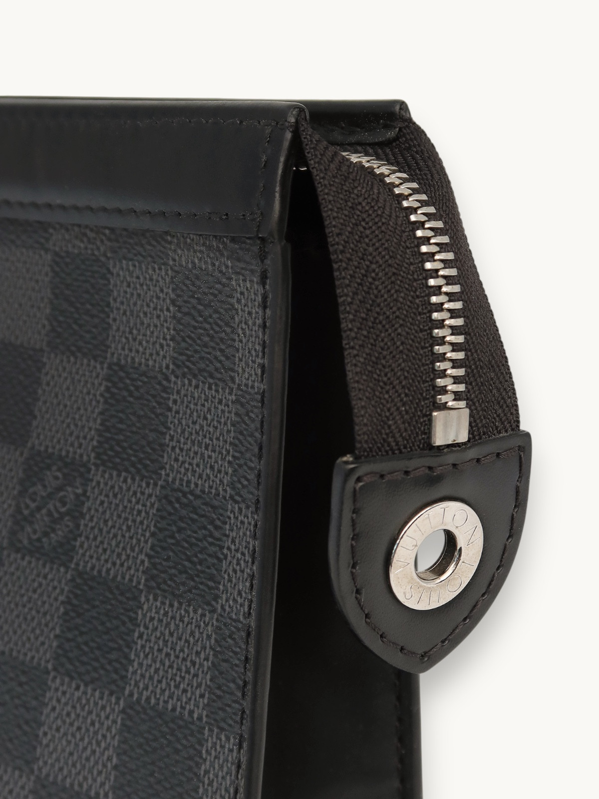Сумки Louis Vuitton Pochette Voyage изображение #6