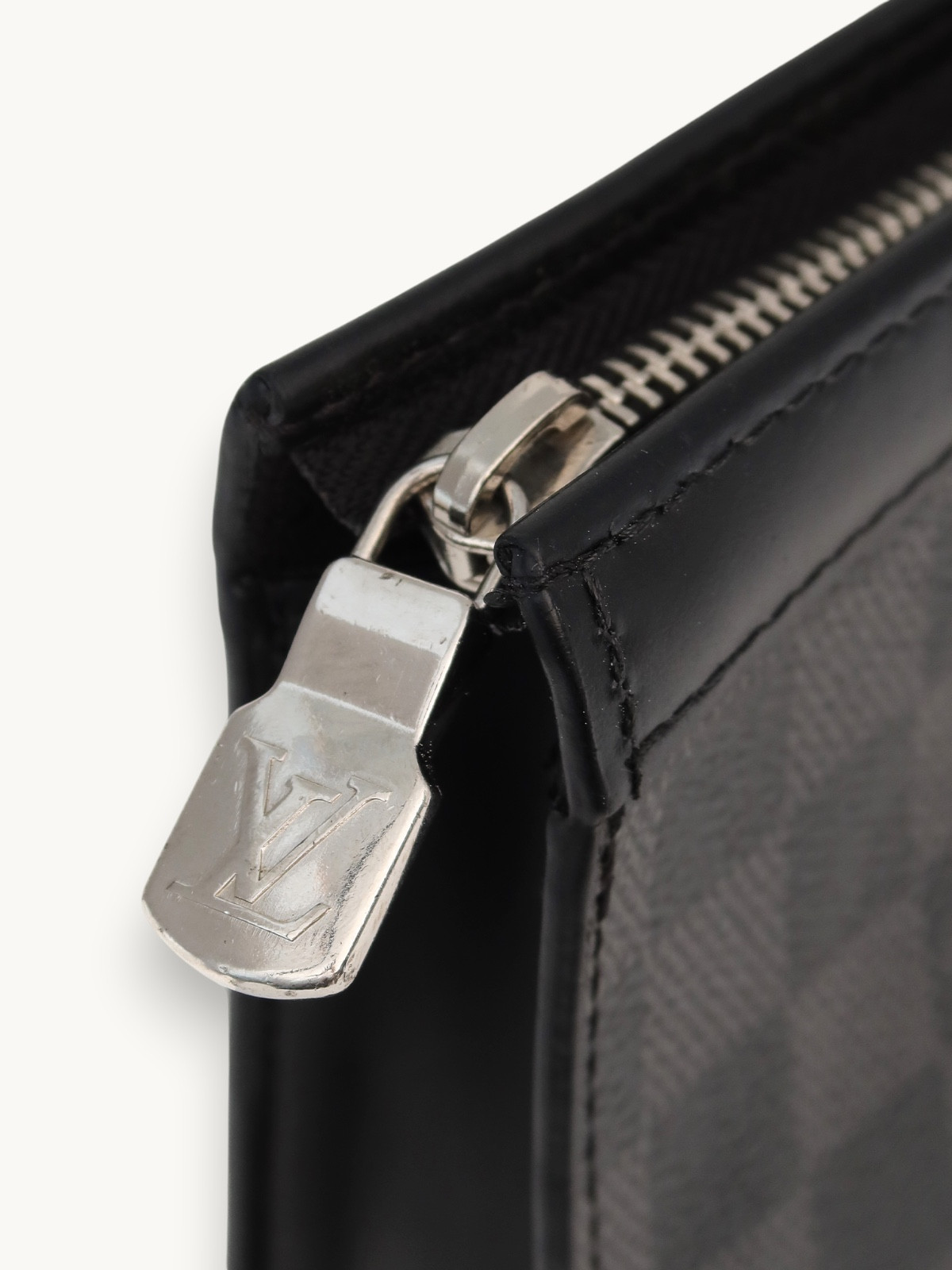 Сумки Louis Vuitton Pochette Voyage изображение #7