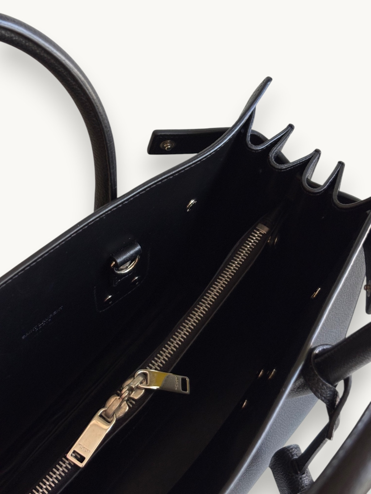 Сумки Saint Laurent Sac De Jour изображение #9