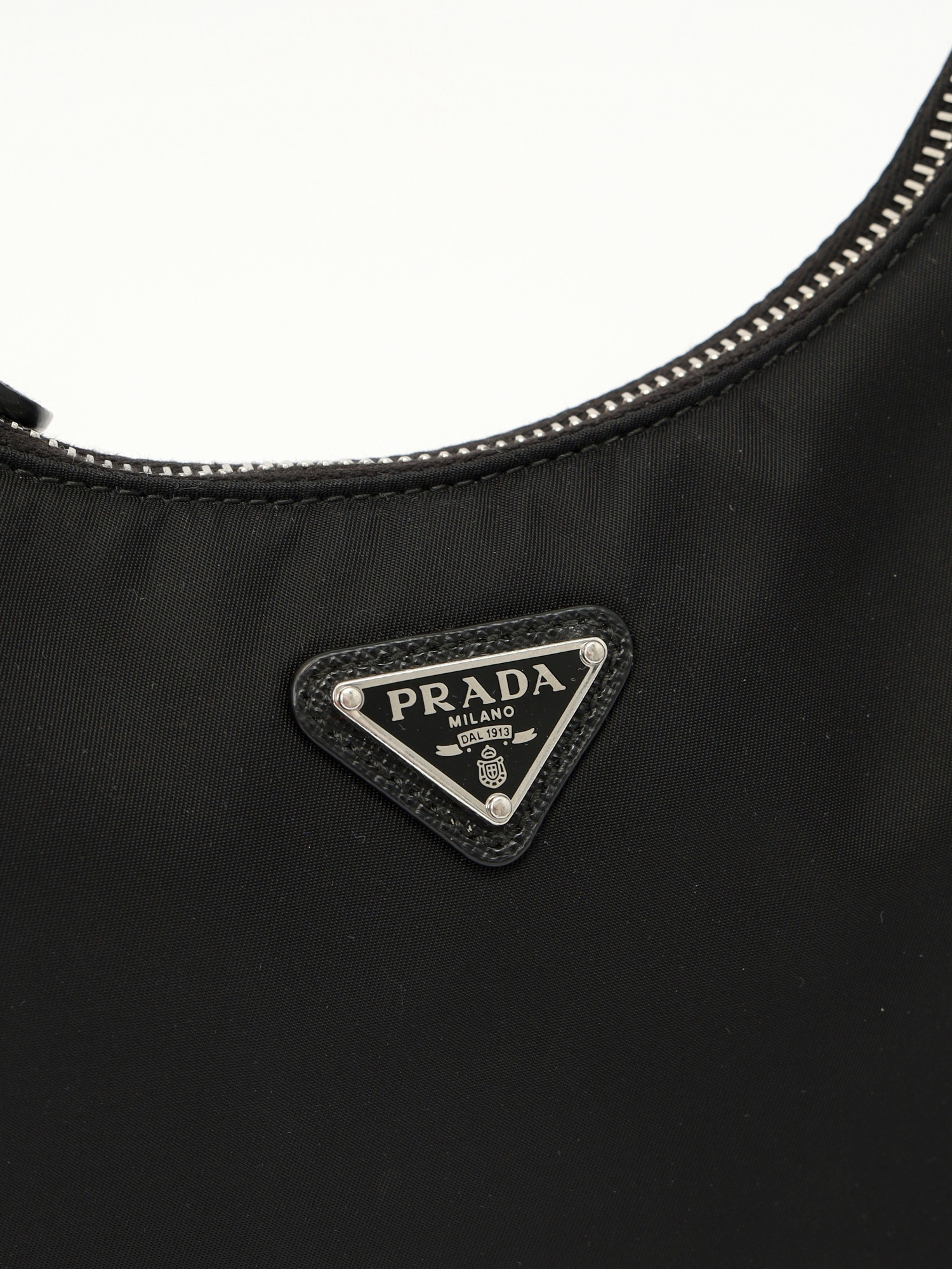 Сумки Prada Re-Edition 2005 изображение #6