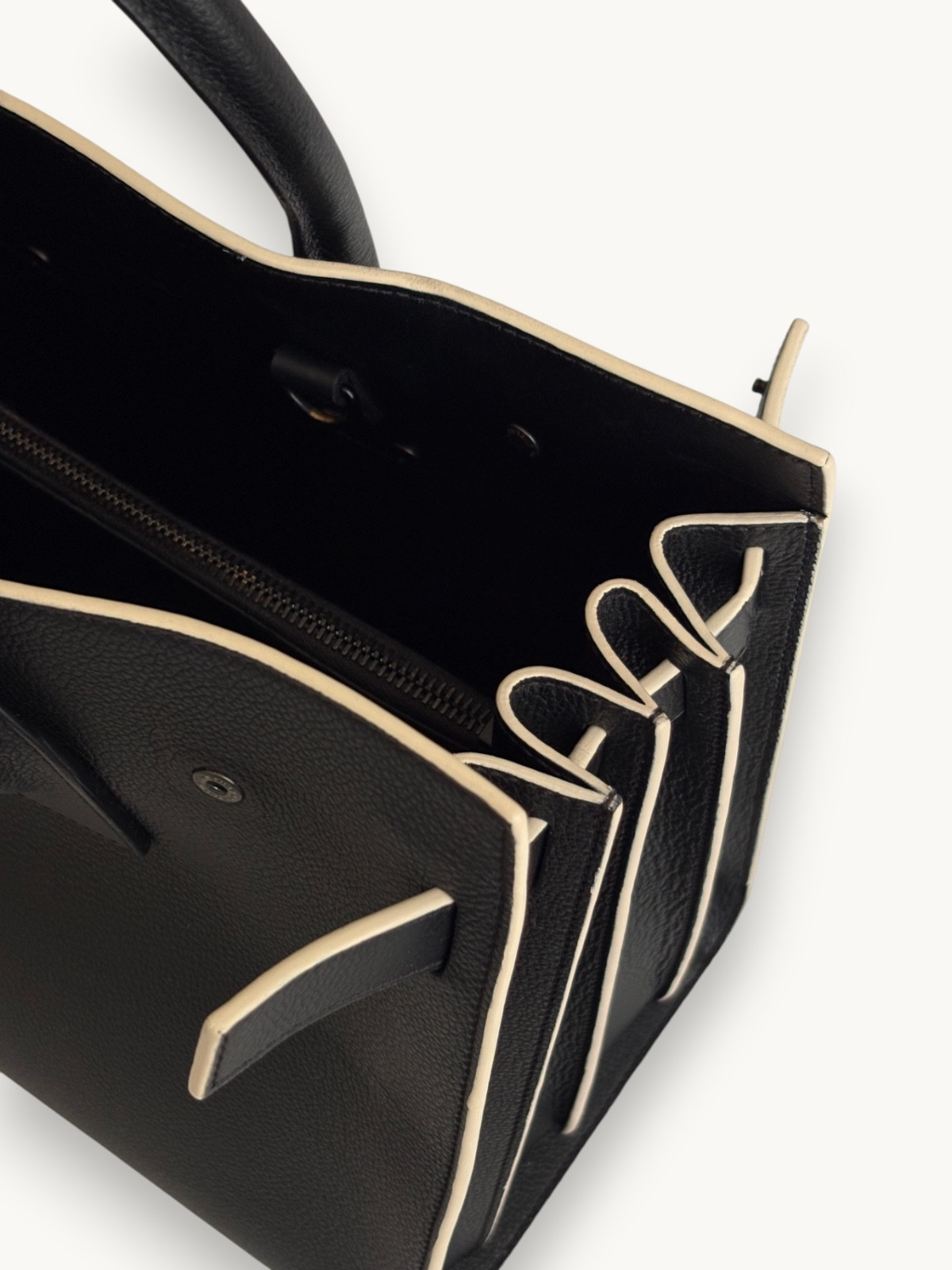 Сумки Saint Laurent Sac De Jour изображение #9