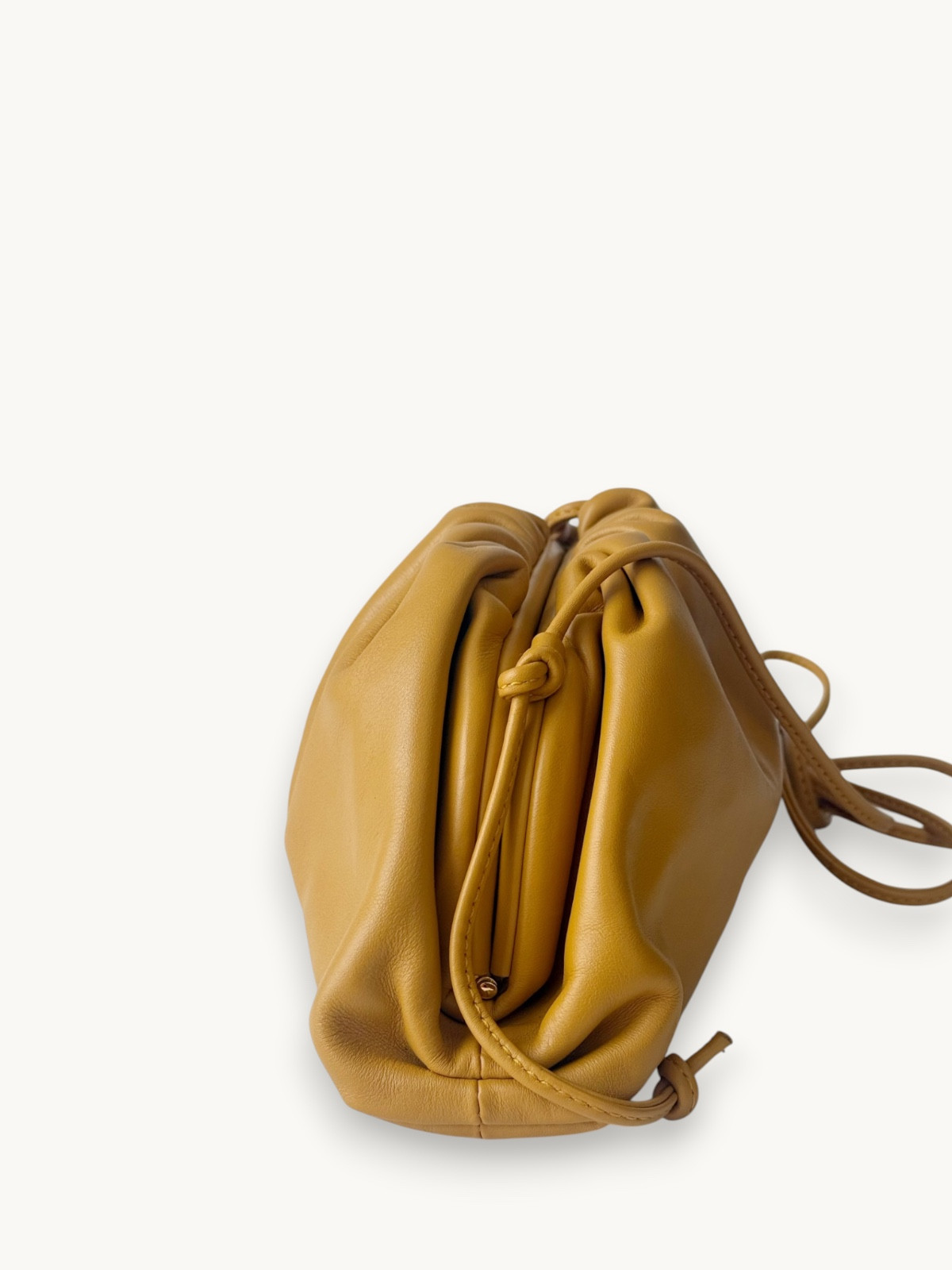 Сумки Bottega Veneta Pouch изображение #6