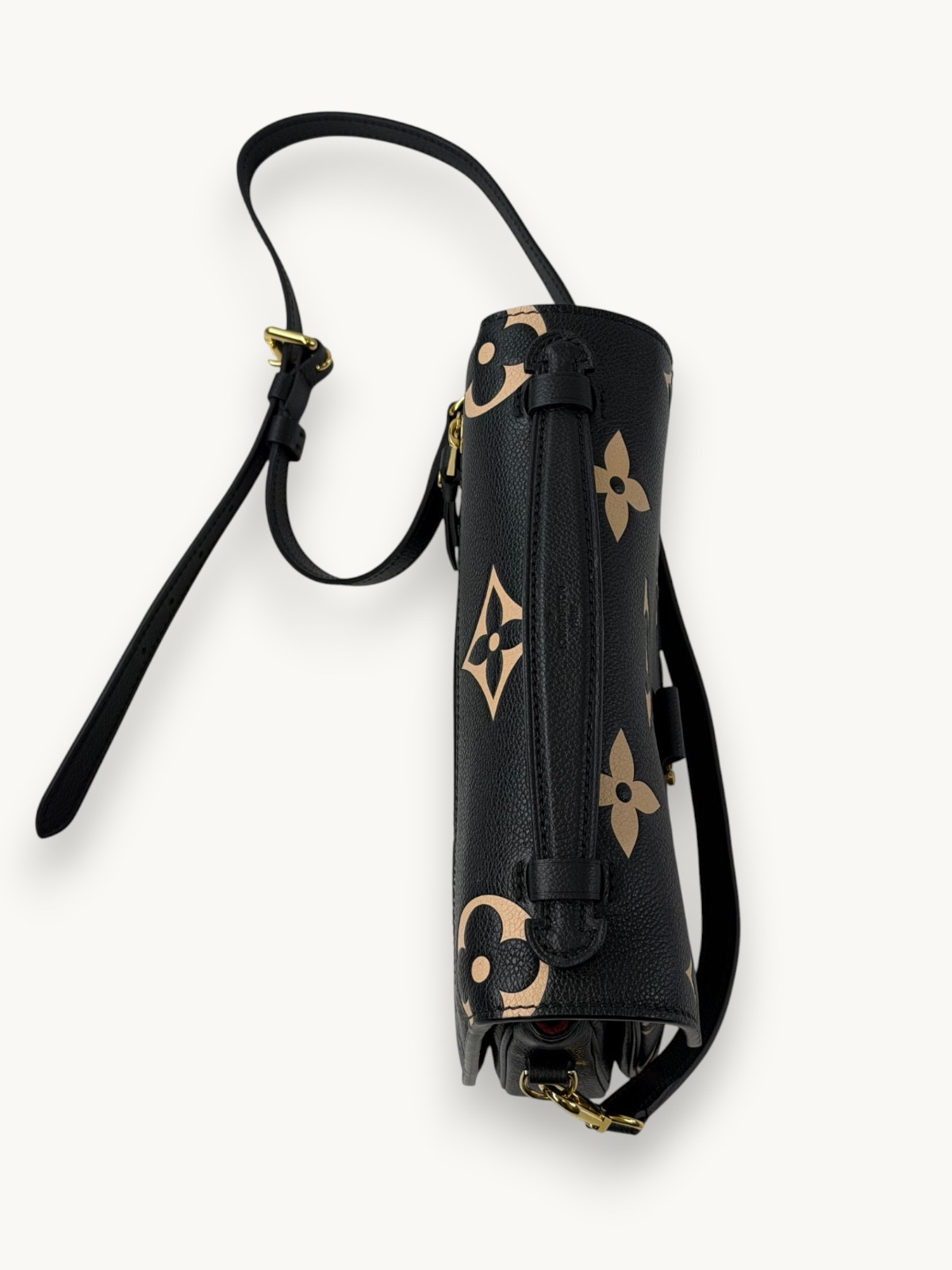 Сумки Louis Vuitton Pochette Metis изображение #8