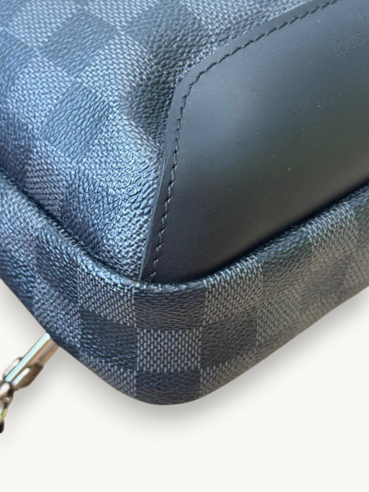 Сумки Louis Vuitton Avenue изображение #8