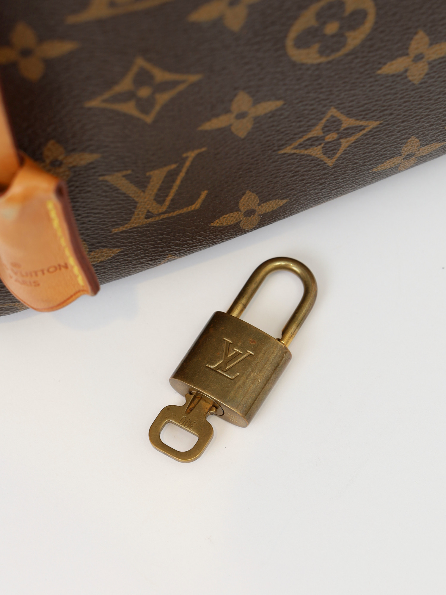 Сумки Louis Vuitton Montaigne изображение #9