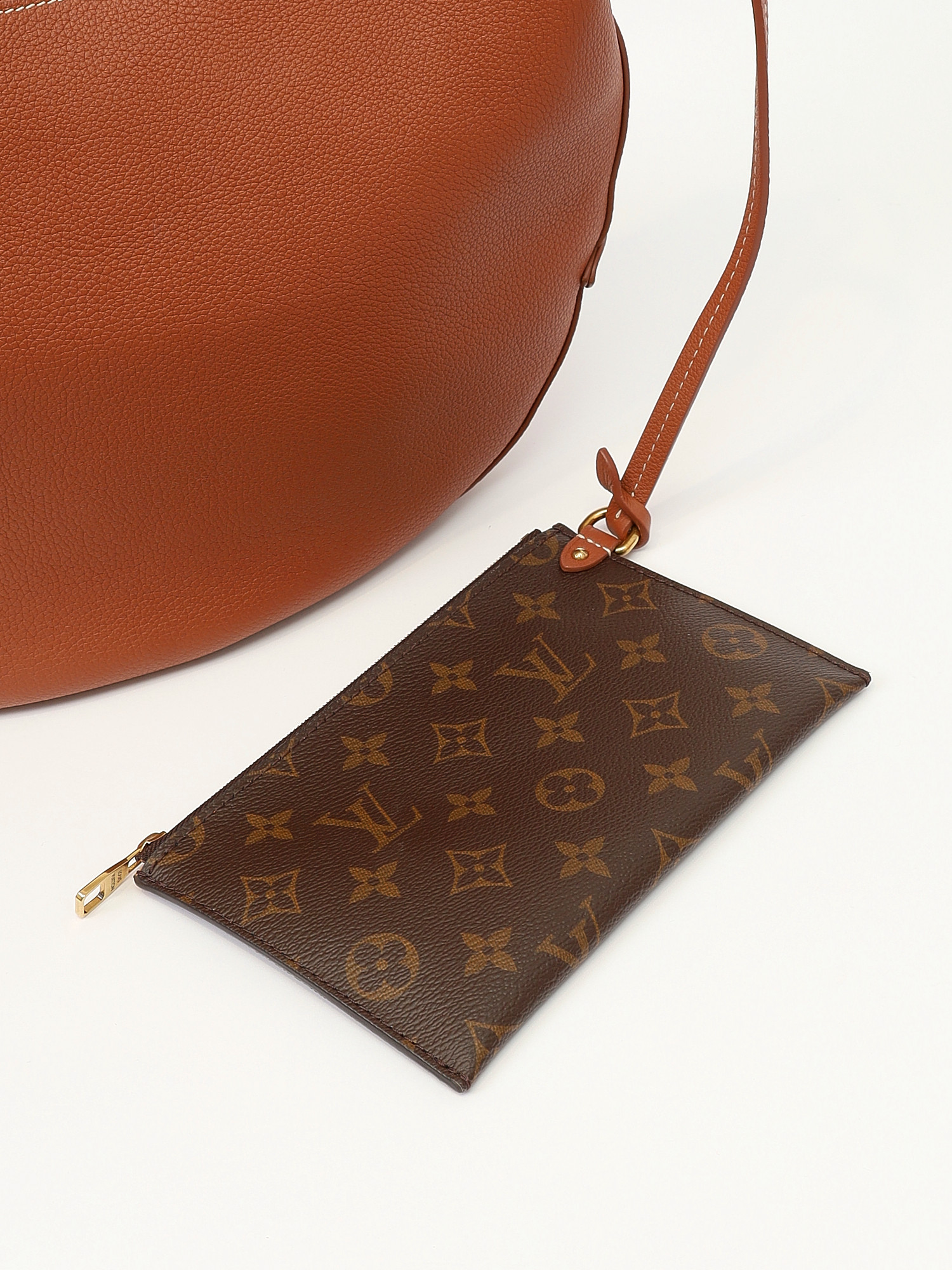 Сумки Louis Vuitton Low Key изображение #10