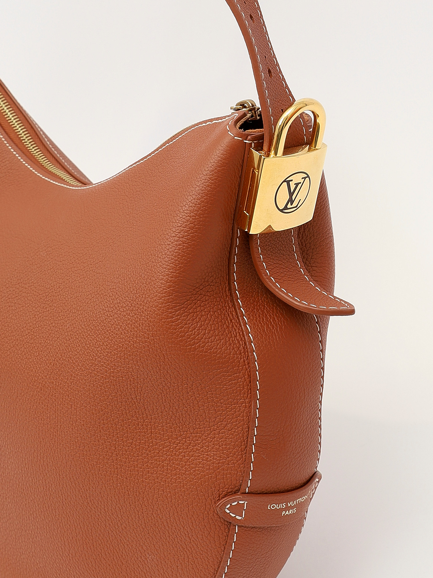 Сумки Louis Vuitton Low Key изображение #9