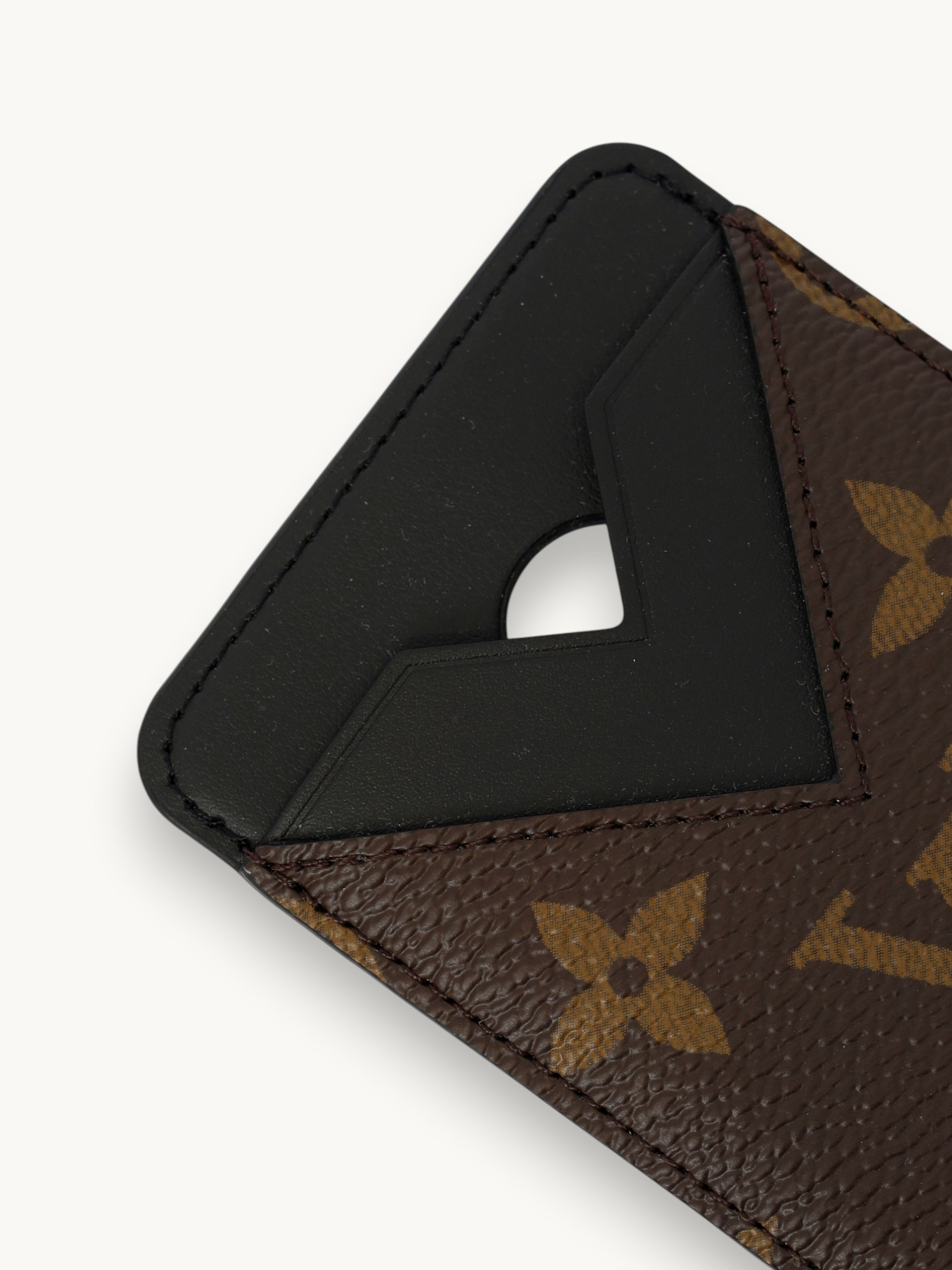 Аксессуары Louis Vuitton MagSafe Wallet изображение #4