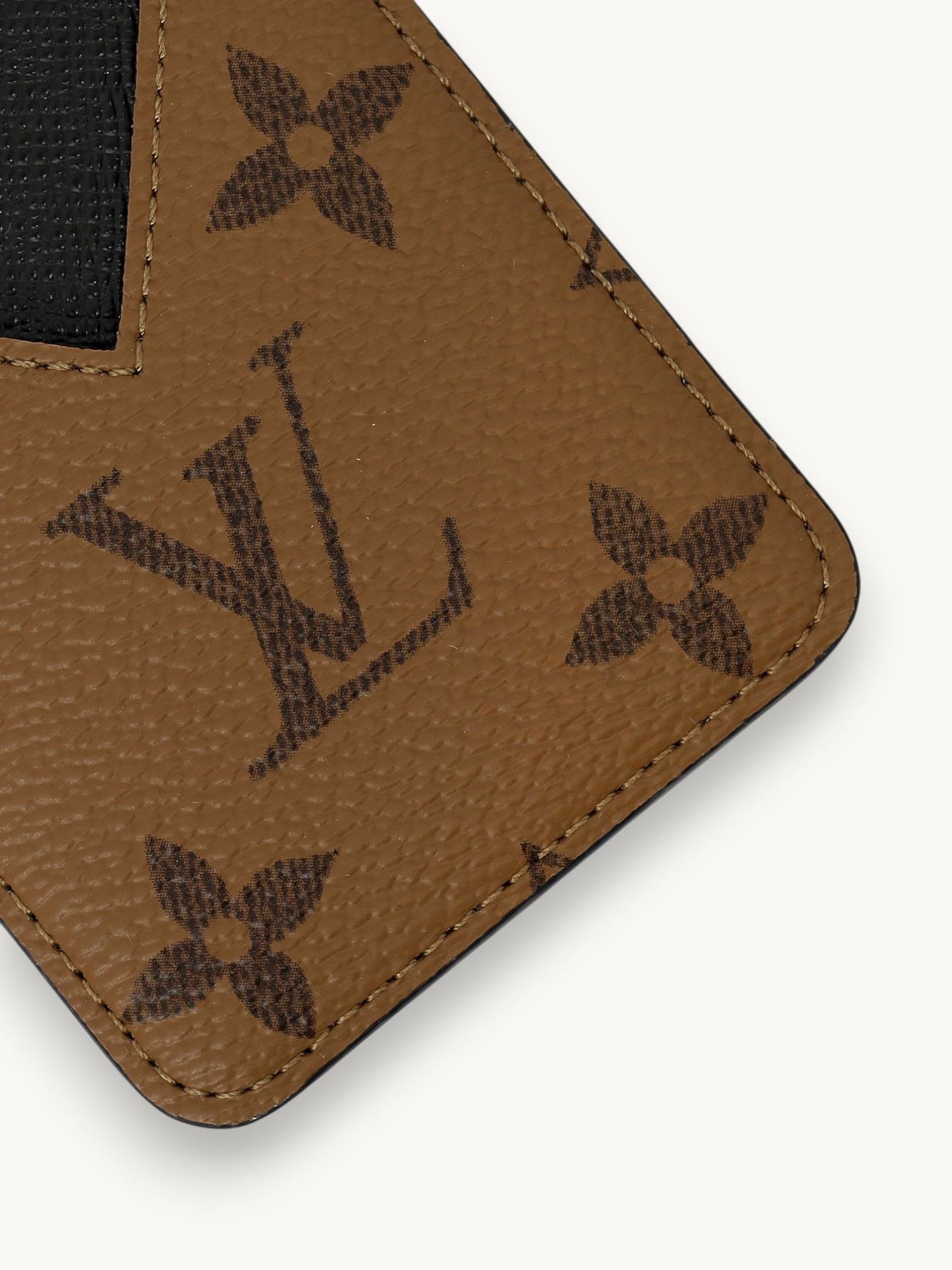 Аксессуары Louis Vuitton MagSafe Wallet изображение #5