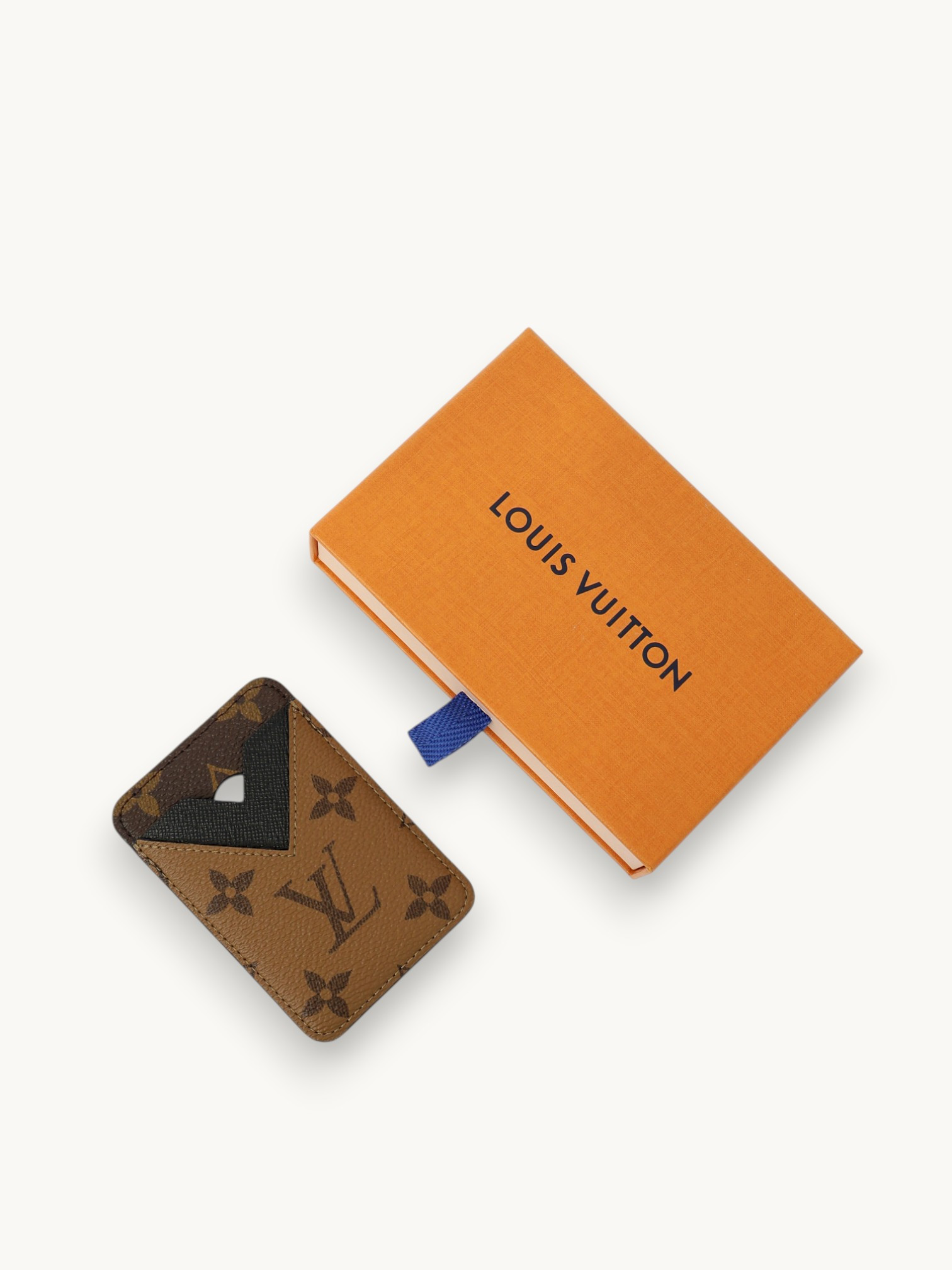 Аксессуары Louis Vuitton MagSafe Wallet изображение #3