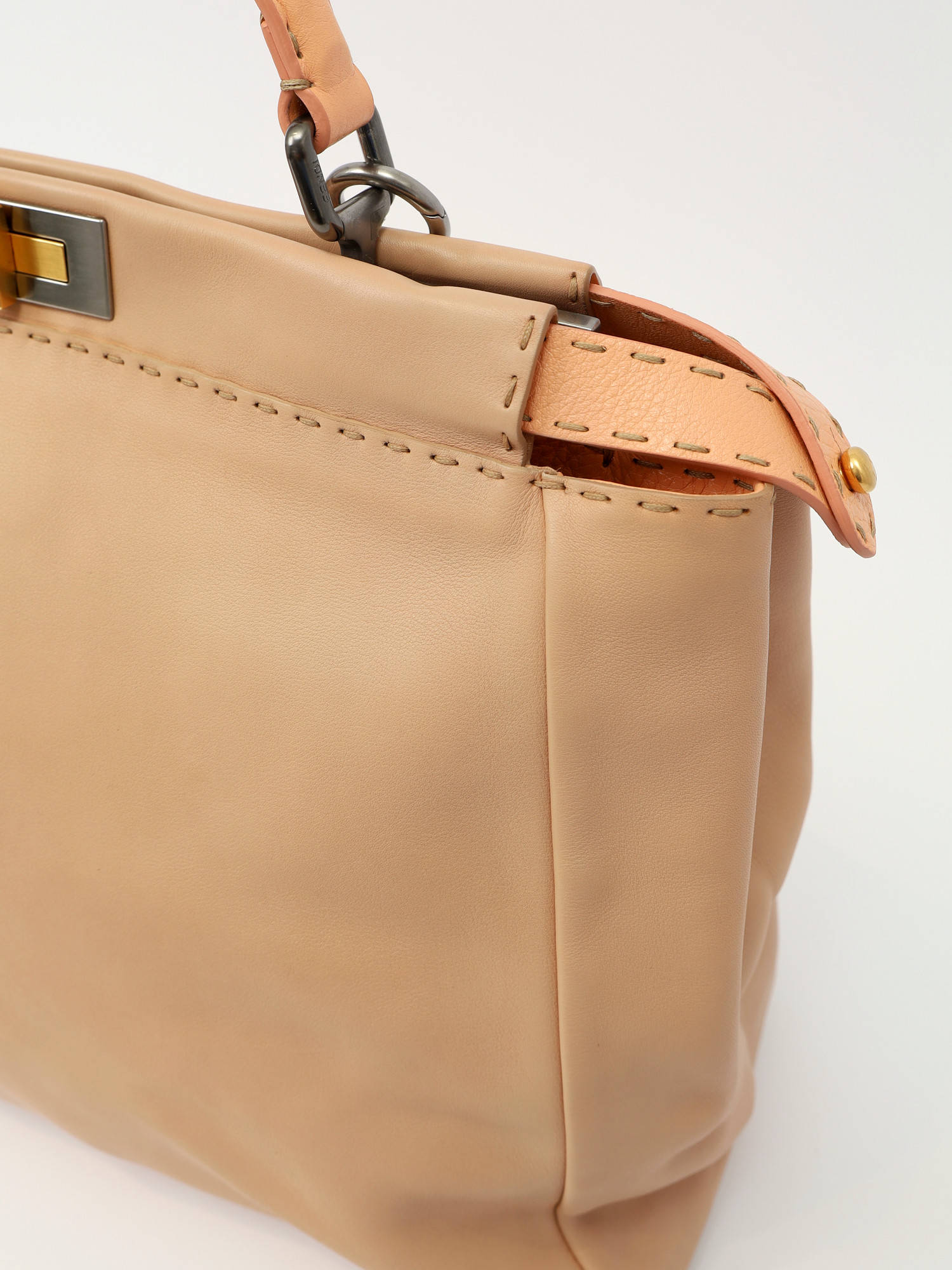 Сумки Fendi Peekaboo изображение #8