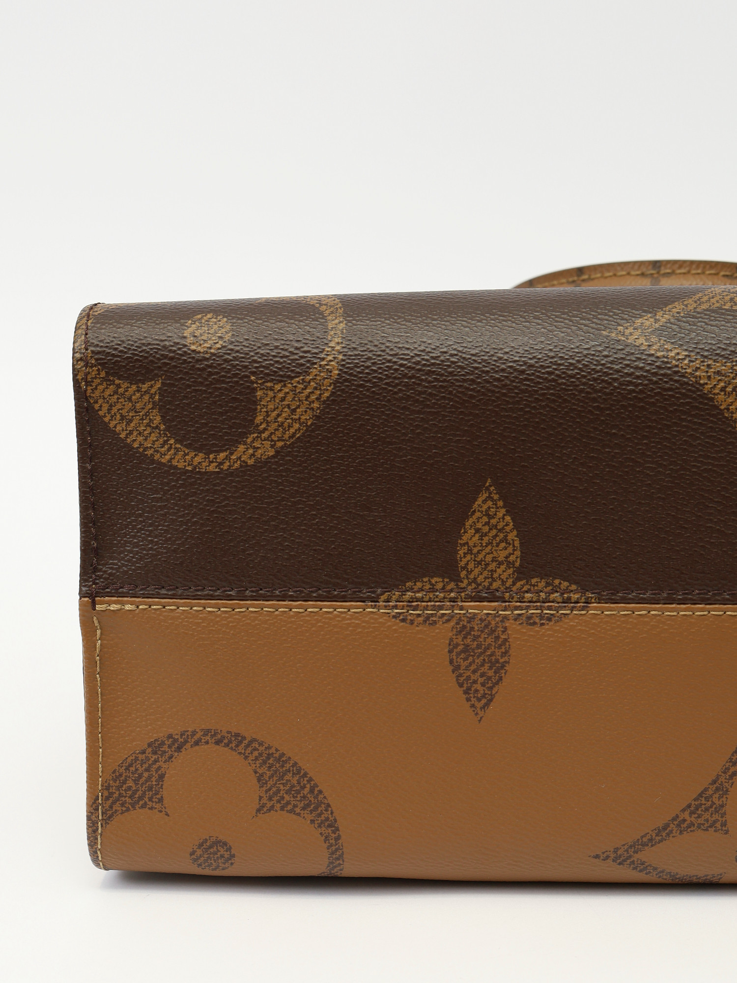 Сумки Louis Vuitton OntheGo изображение #8