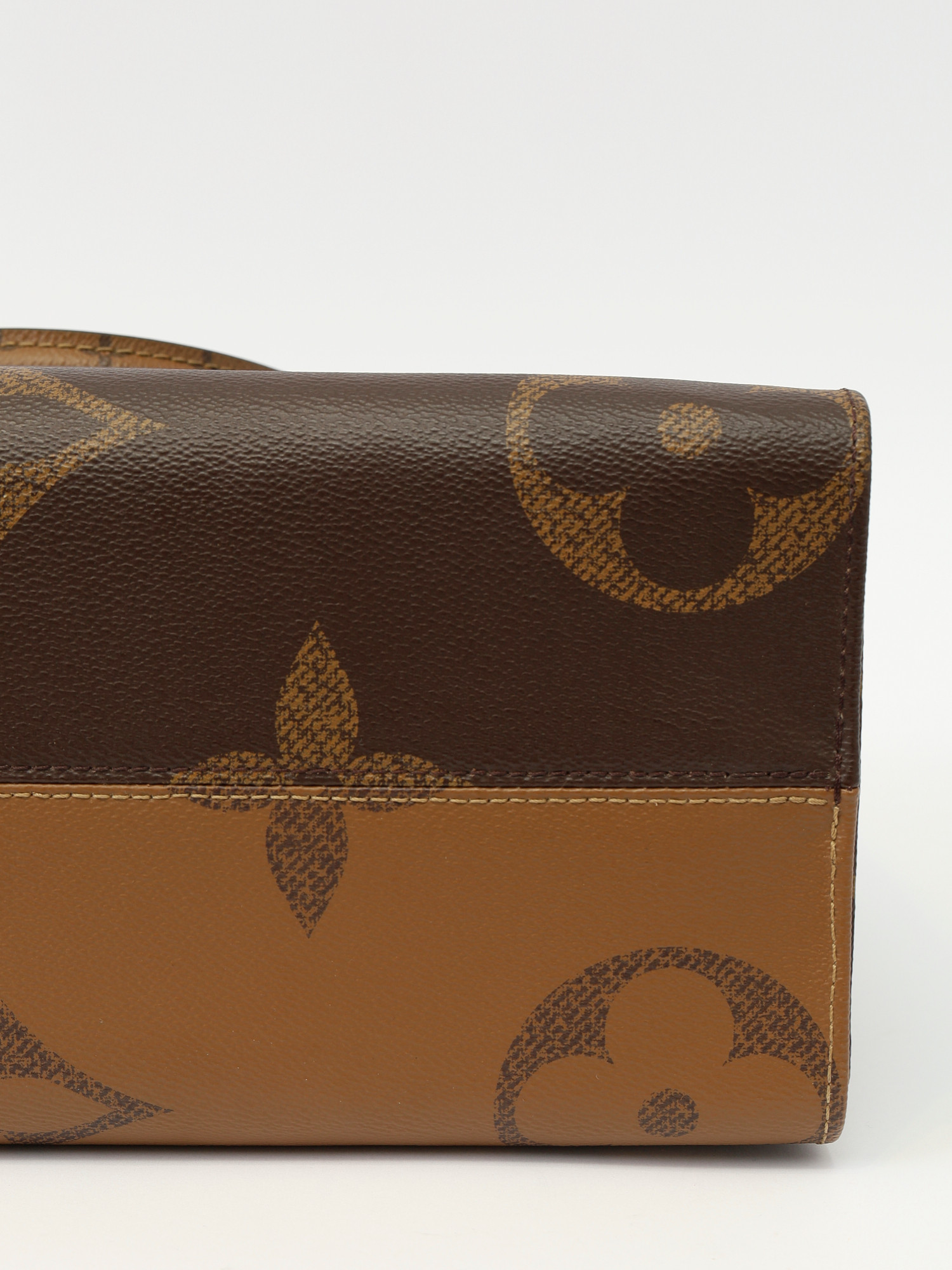 Сумки Louis Vuitton OntheGo изображение #9