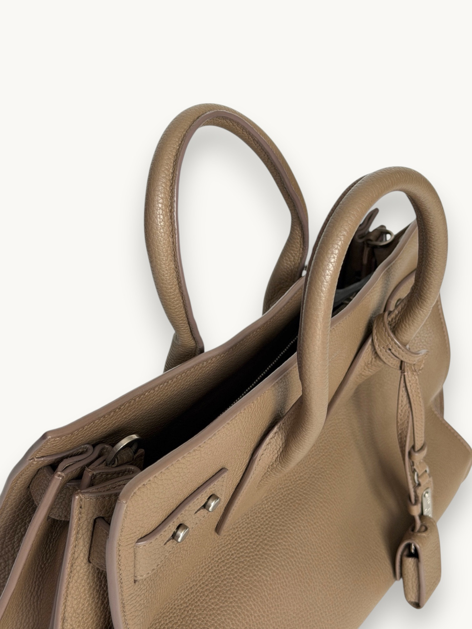 Сумки Saint Laurent Sac De Jour изображение #9