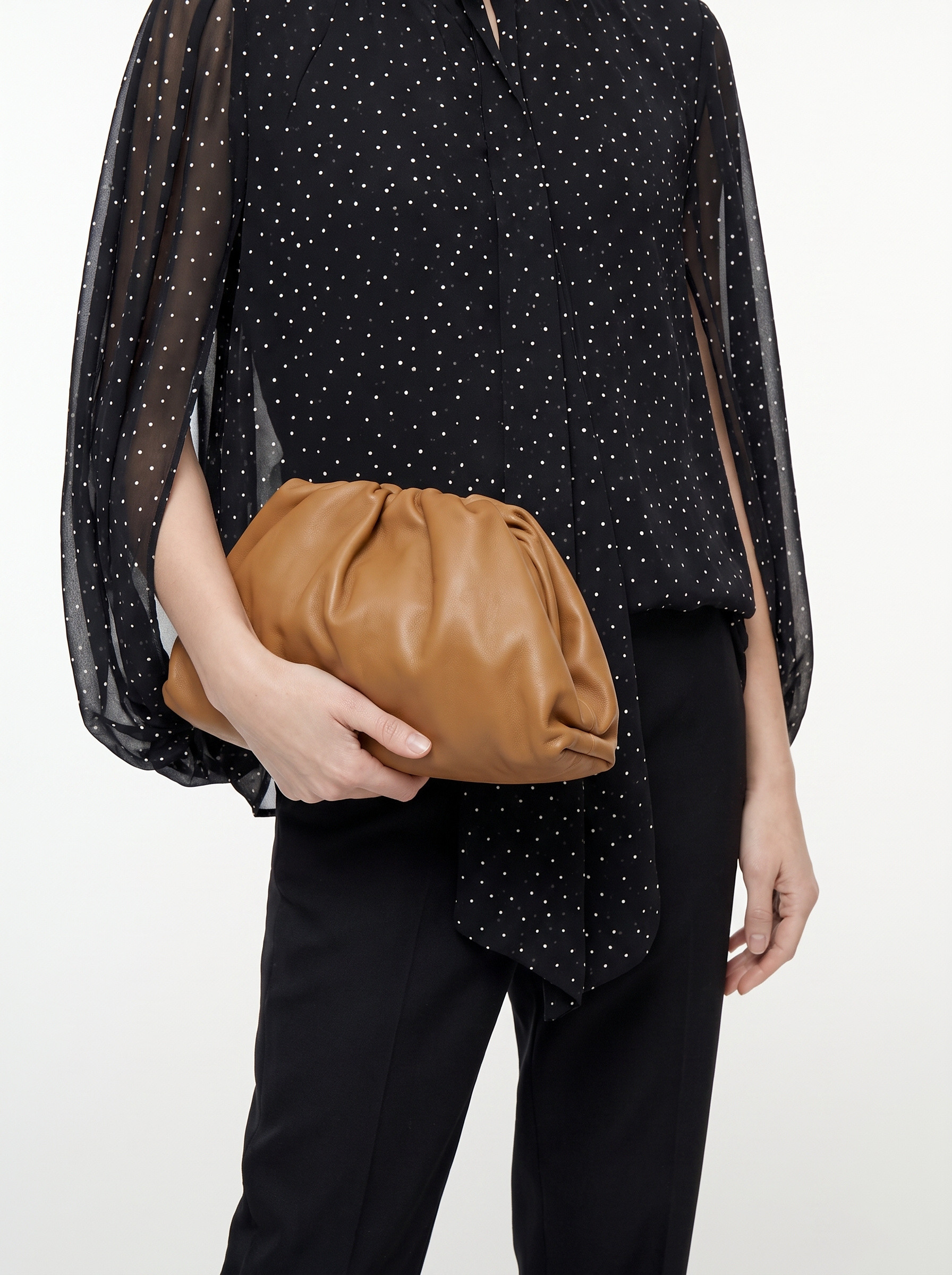 Сумки Bottega Veneta Pouch изображение #2