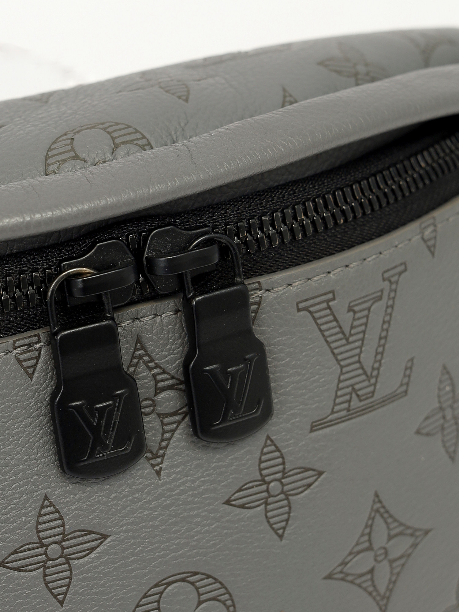 Сумки Louis Vuitton Discovery Bumbag изображение #6