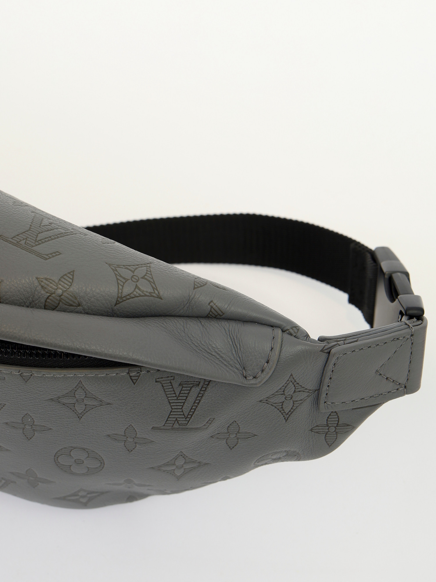 Сумки Louis Vuitton Discovery Bumbag изображение #8