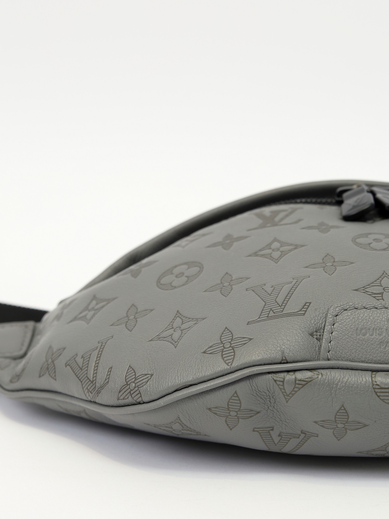Сумки Louis Vuitton Discovery Bumbag изображение #9