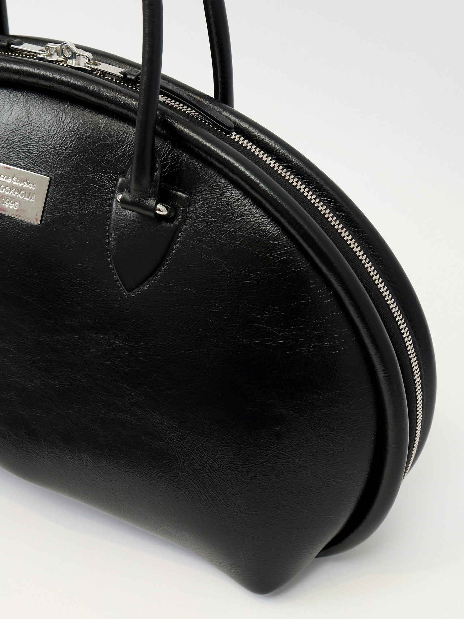 Сумки Acne Studios Bowlina изображение #7