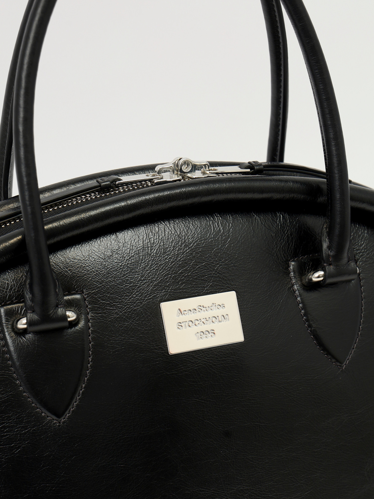 Сумки Acne Studios Bowlina изображение #5