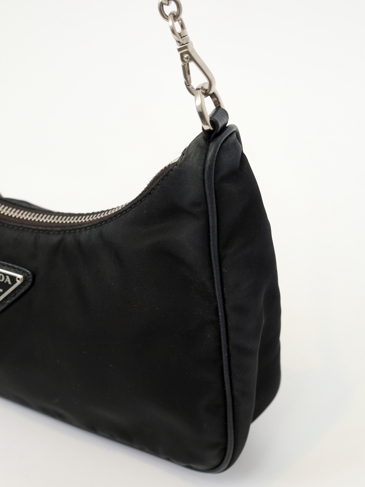 Сумки Prada Re-Edition 2005 изображение #8