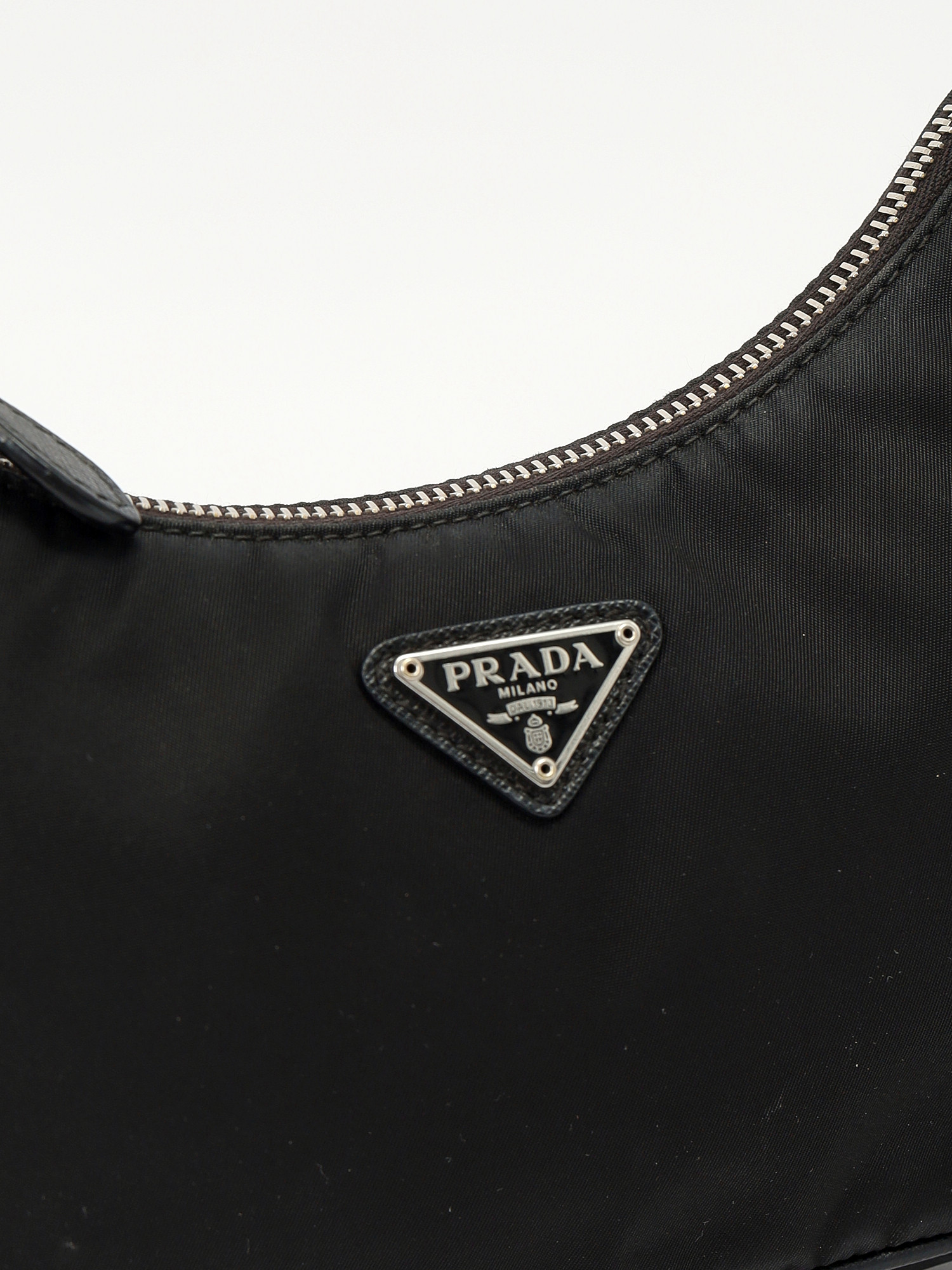 Сумки Prada Re-Edition 2005 изображение #6