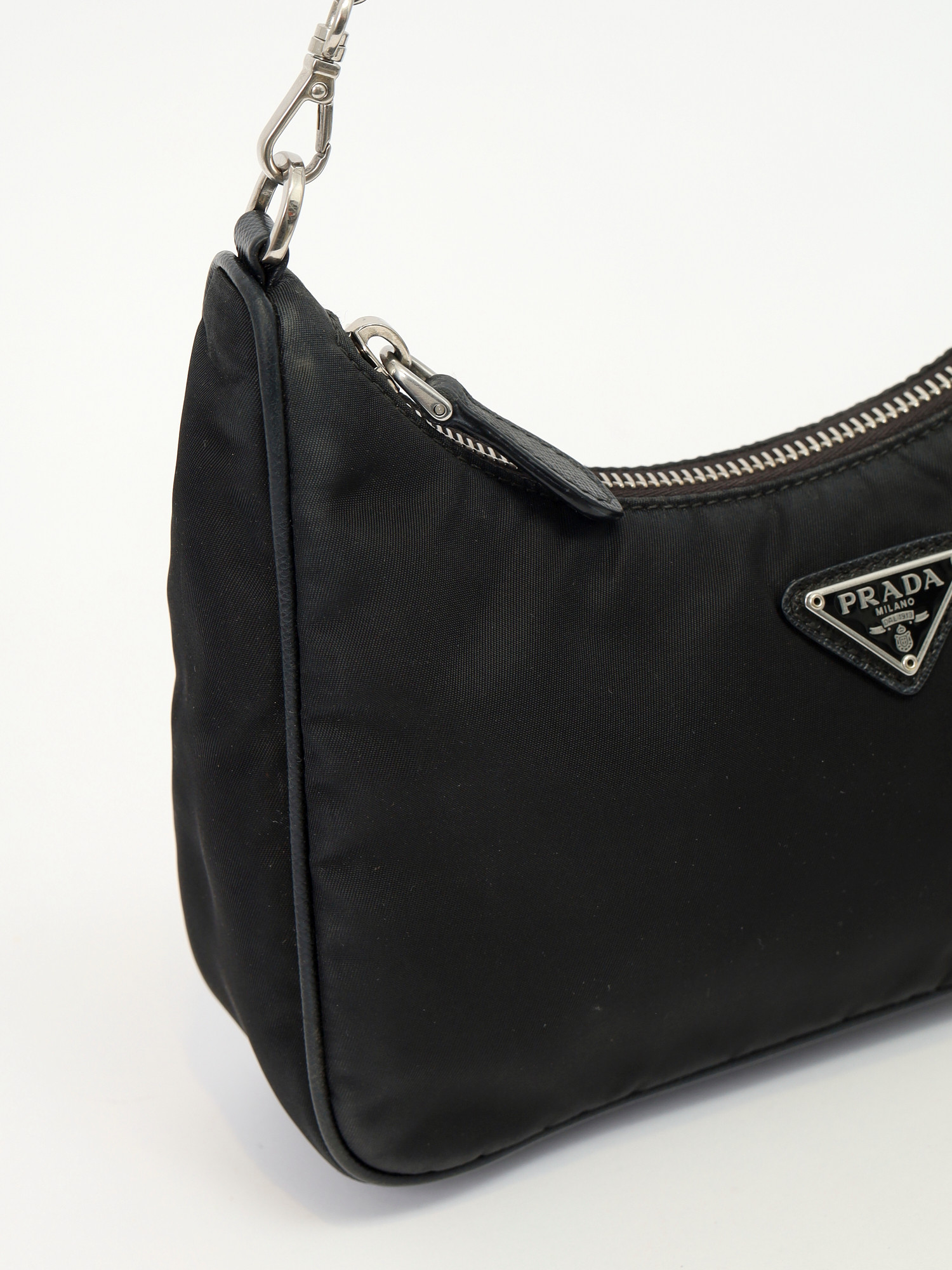 Сумки Prada Re-Edition 2005 изображение #7