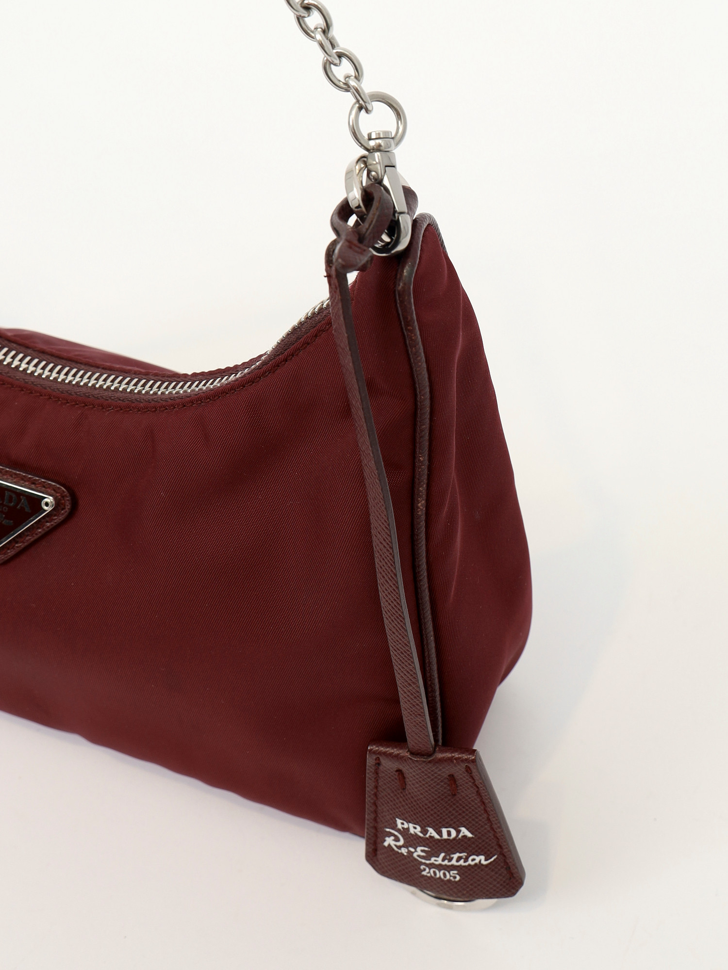 Сумки Prada Re-Edition 2005 изображение #8