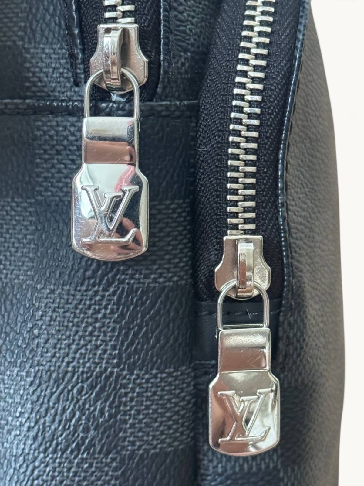 Сумки Louis Vuitton Avenue изображение #12