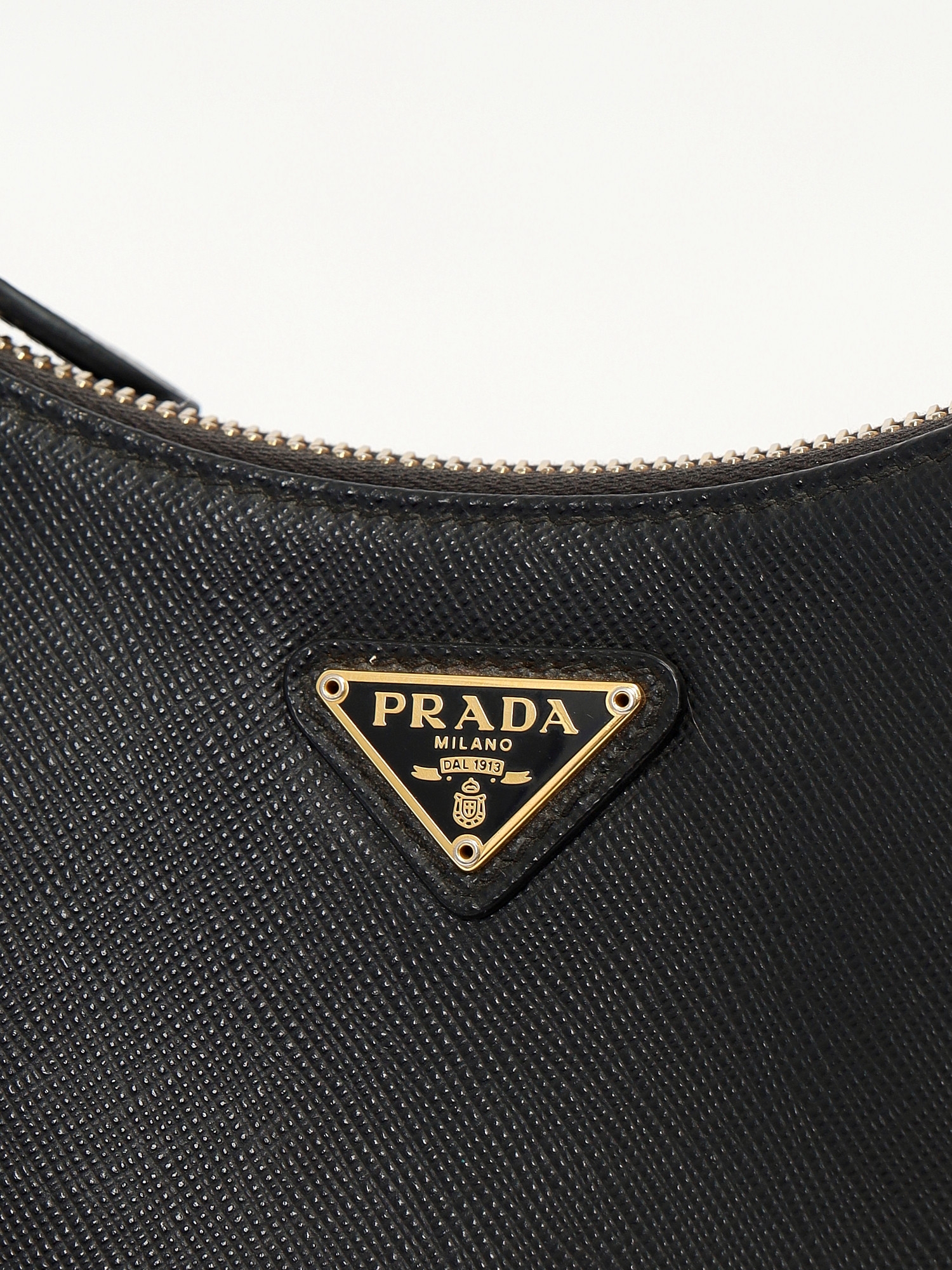 Сумки Prada Re-Edition изображение #5