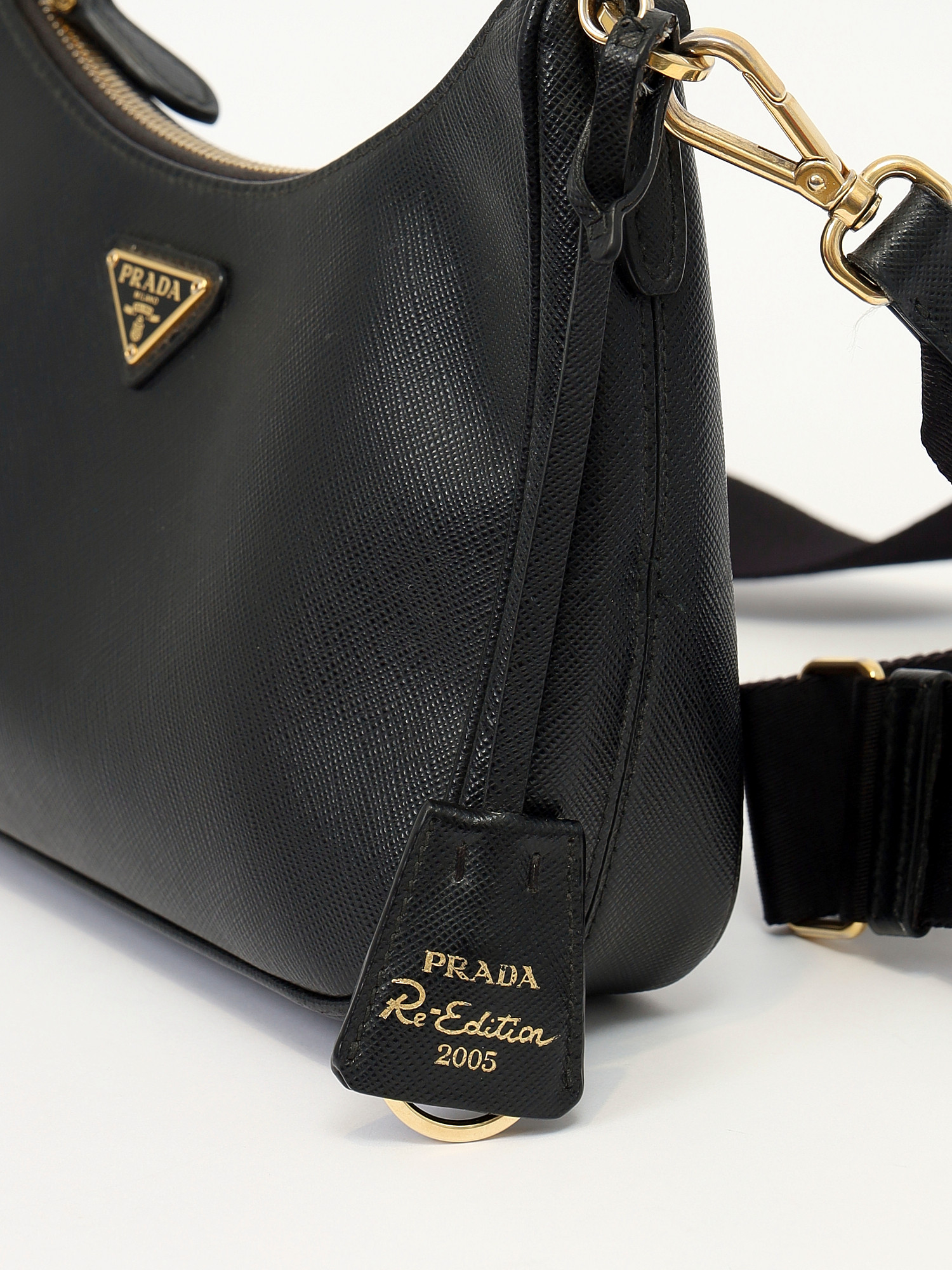 Сумки Prada Re-Edition изображение #6
