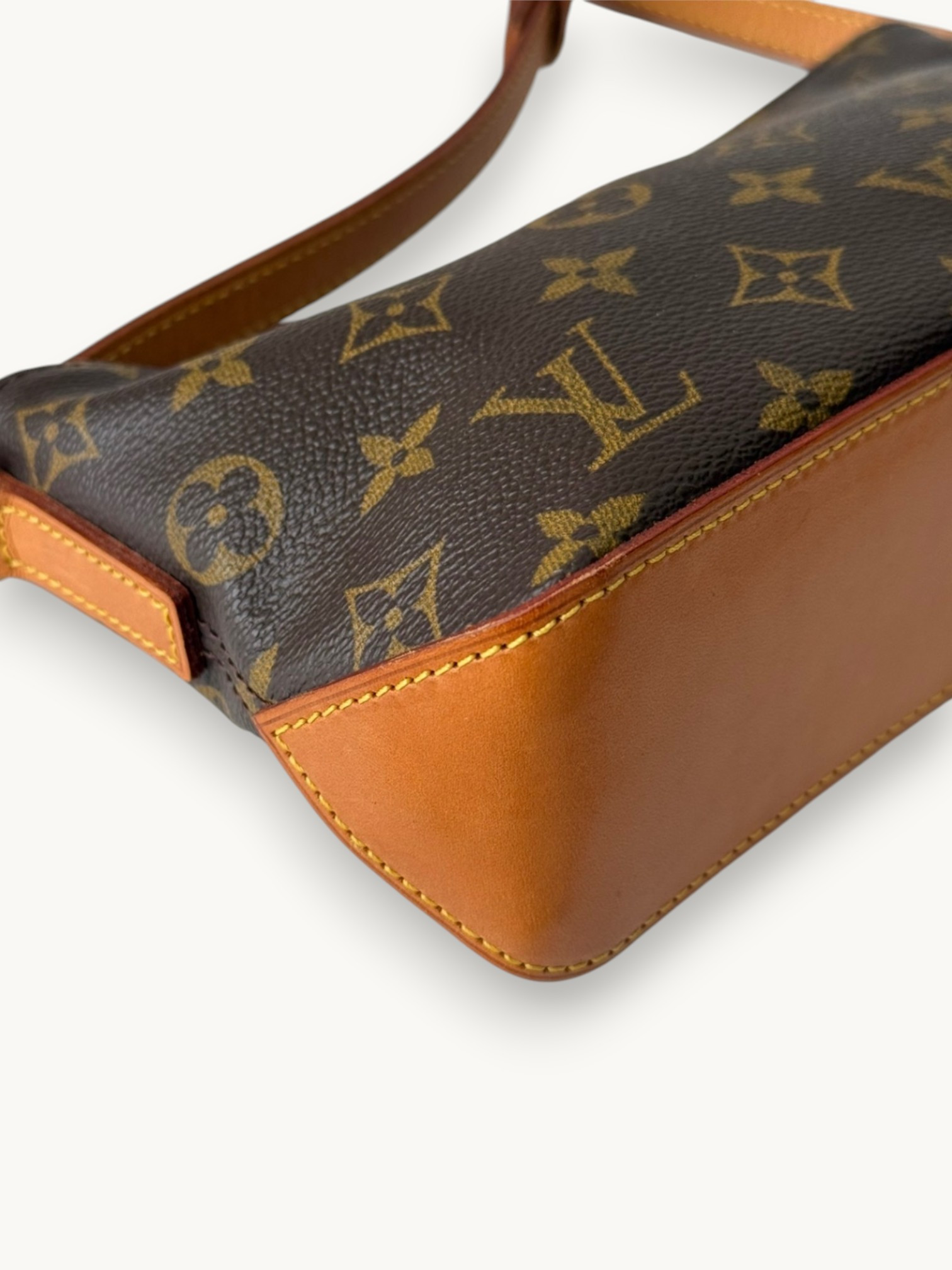 Сумки Louis Vuitton Trotteur изображение #6