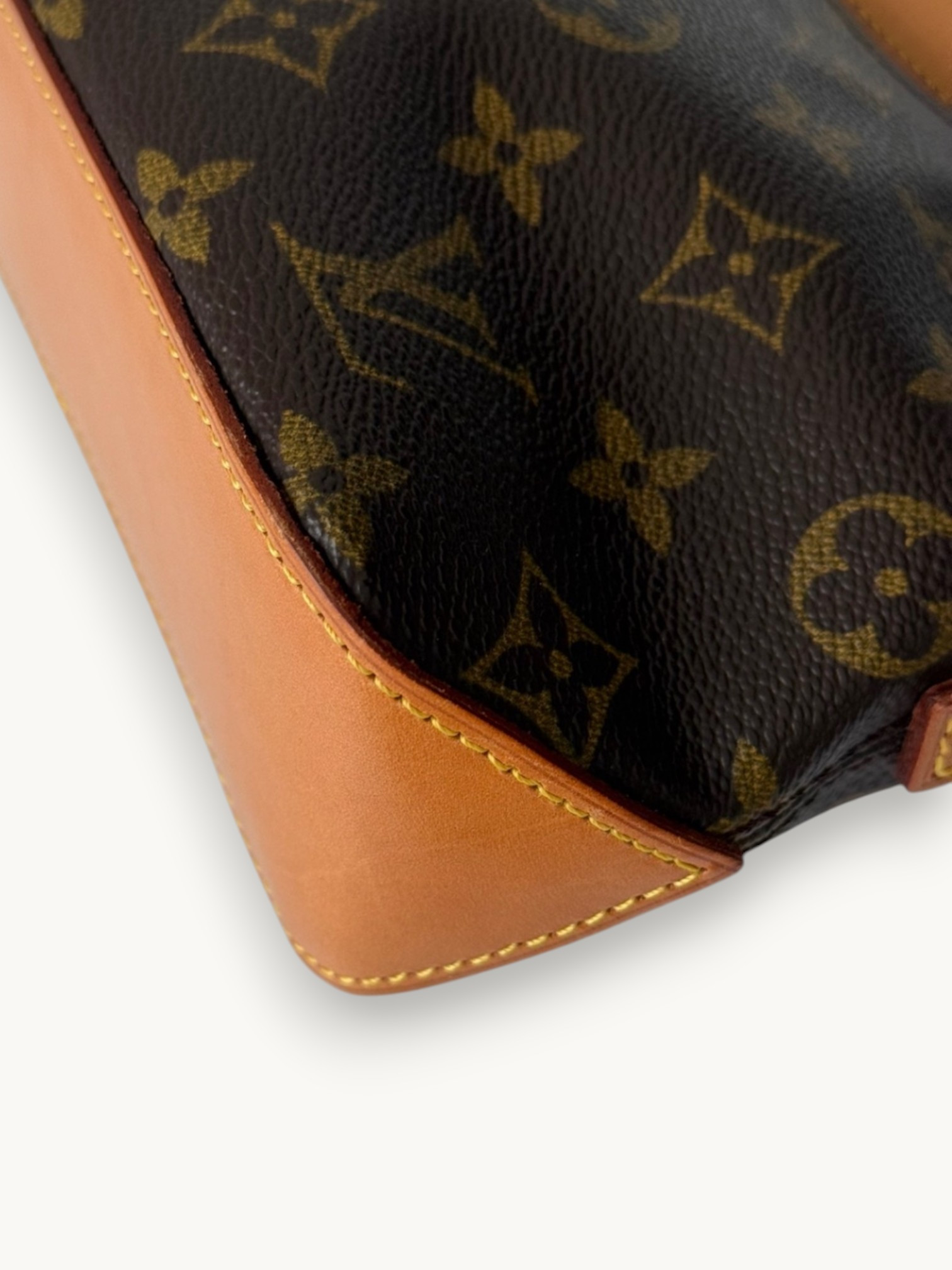 Сумки Louis Vuitton Trotteur изображение #7