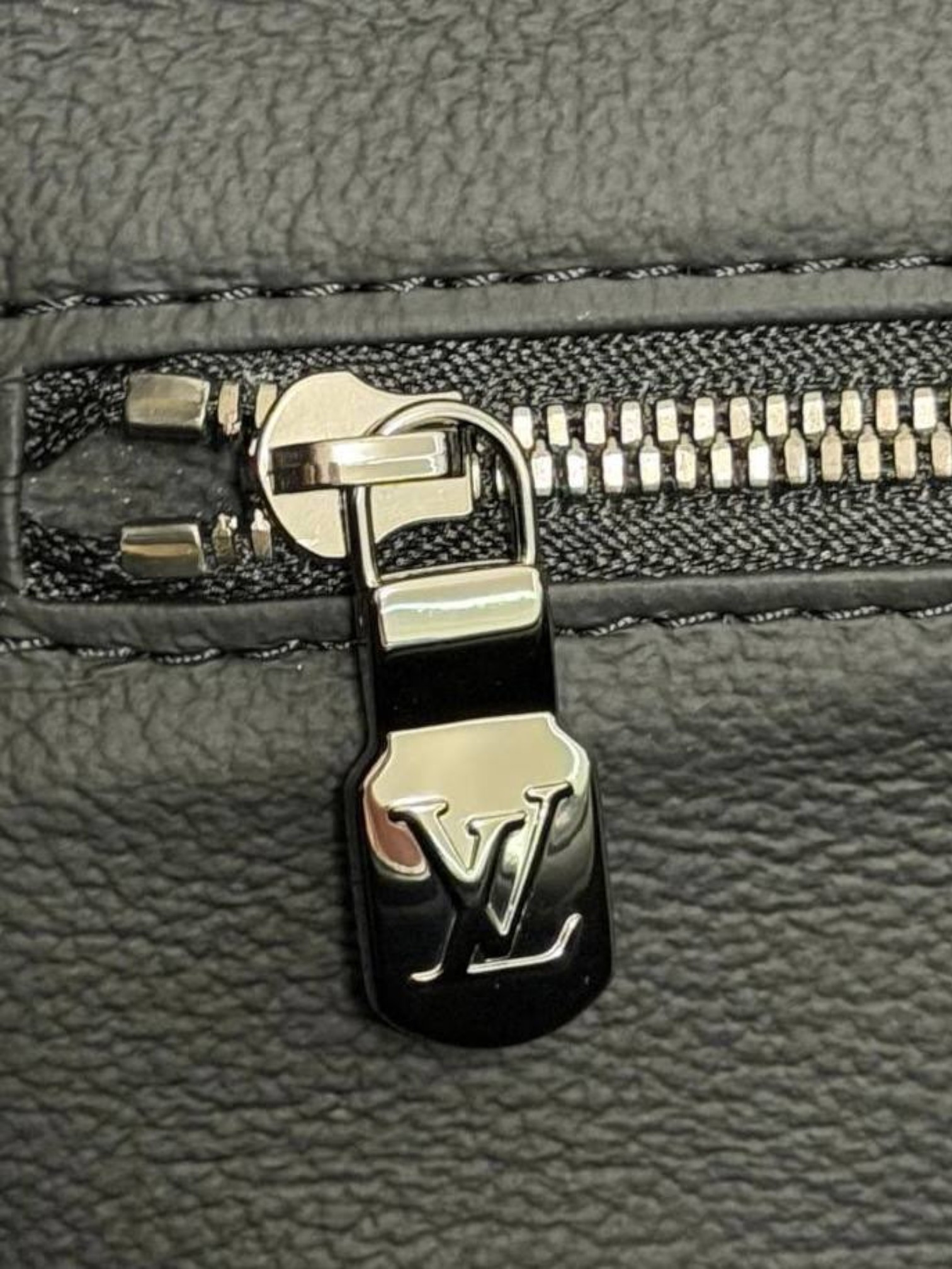 Аксессуары Louis Vuitton Dopp Kit  изображение #10