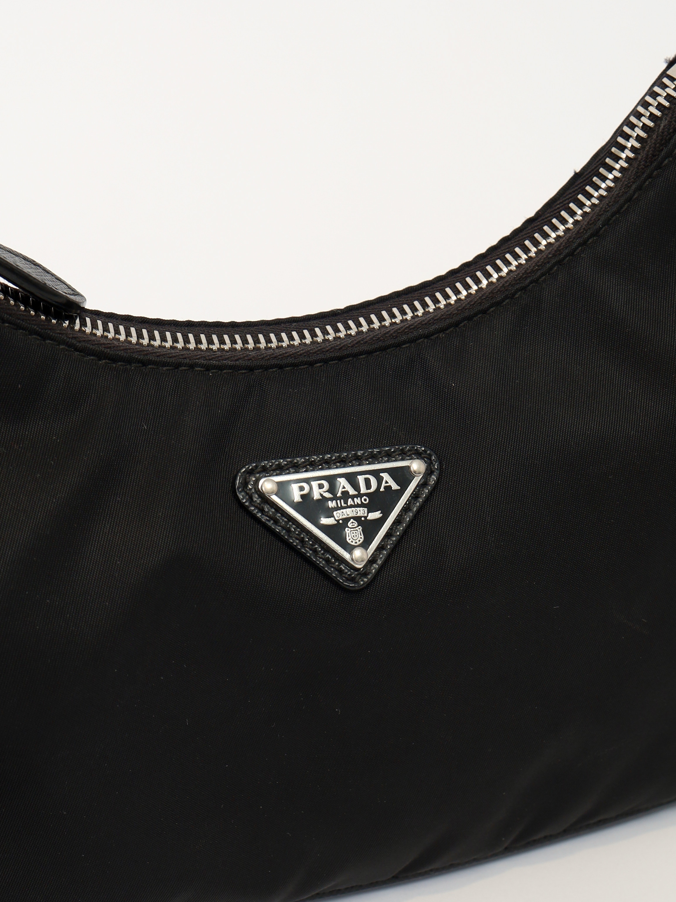 Сумки Prada Re-Edition  изображение #6
