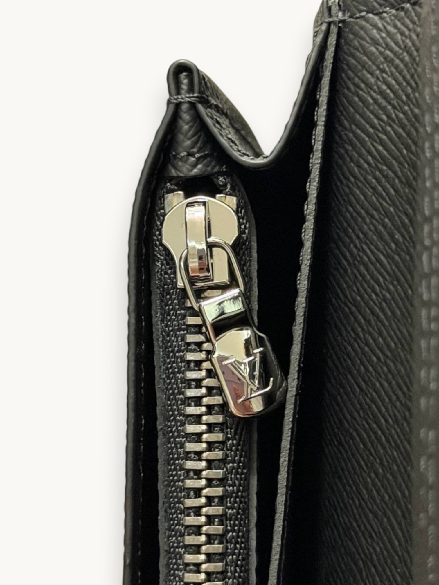 Аксессуары Louis Vuitton Brazza изображение #5