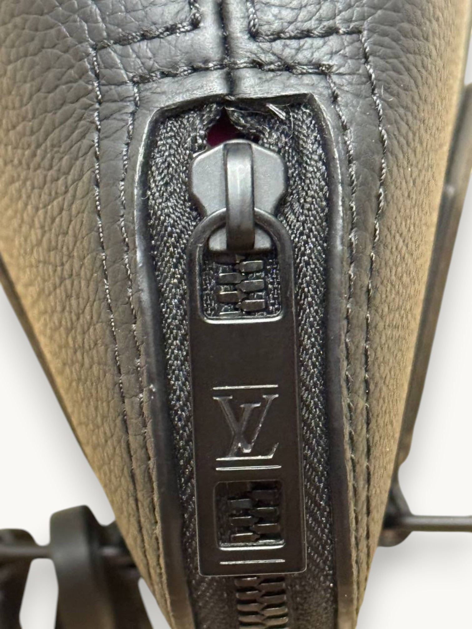 Сумки Louis Vuitton Takeoff  изображение #10