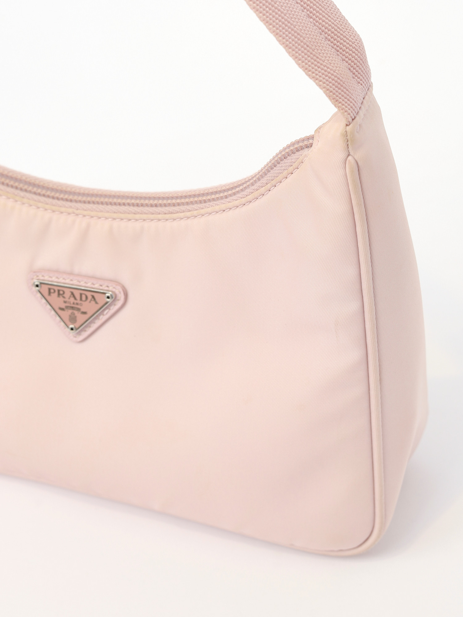 Сумки Prada Re-Edition 2000 изображение #7