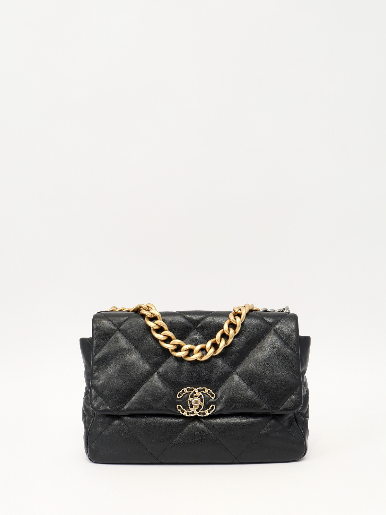 Chanel 19 